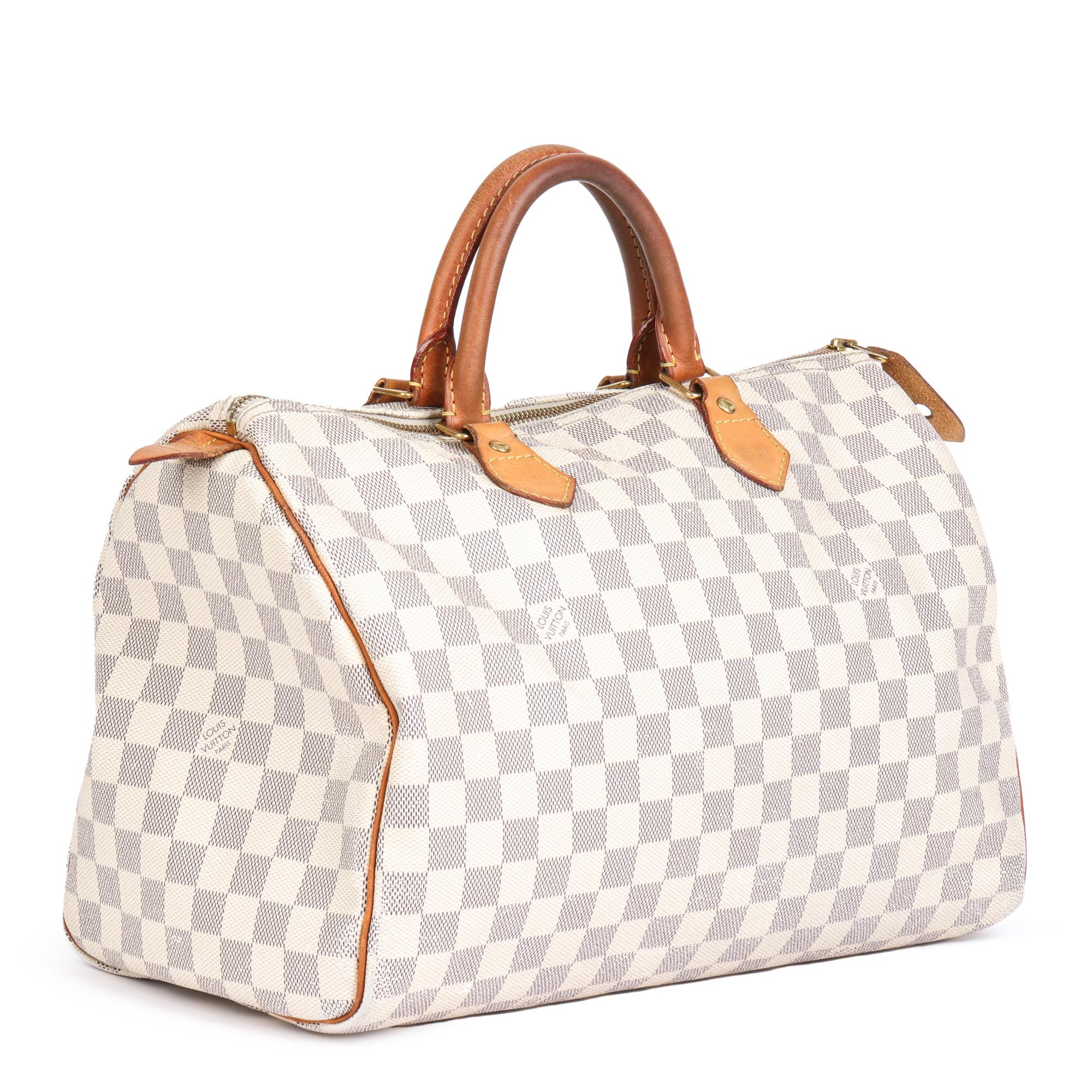 LOUIS VUITTON
Damier Azur Coated Canvas Speedy 35

Xupes Reference: CB620
Serial Number: BA4131
Age (Circa): 2011
Authenticity Details: Date Stamp (Made in France)
Gender: Ladies
Type: Tote

Colour: Beige
Hardware: Golden Brass
Material(s): Coated