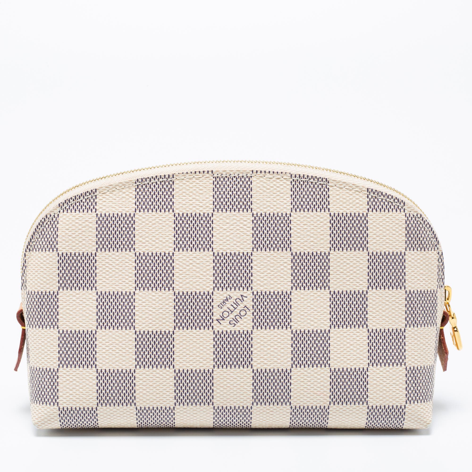 This cosmetic pouch from the house of Louis Vuitton is crafted from Damier Azur canvas and secured with a zipper in gold-tone metal. It has enough space to easily hold your cosmetics. Carry it while traveling to neatly organize your essentials.

