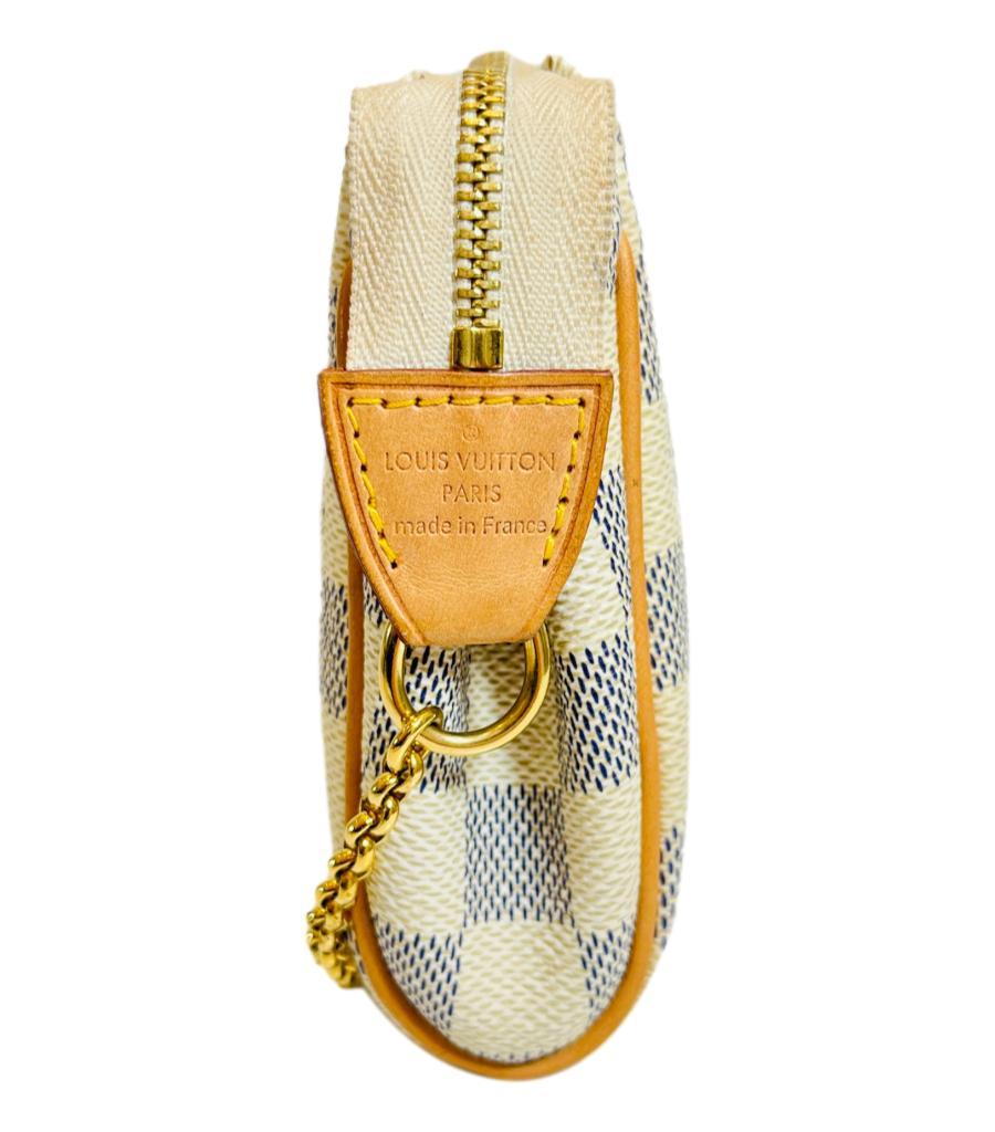 Louis Vuitton Damier Azur Eva Pochette Bag
Pochette bag crafted in signature Damier Azur coated canvas.
Detailed with light brown leather trims and 'Louis Vuitton Paris' embossed tab.
Featuring gold shoulder chain strap, top zip closure and logo