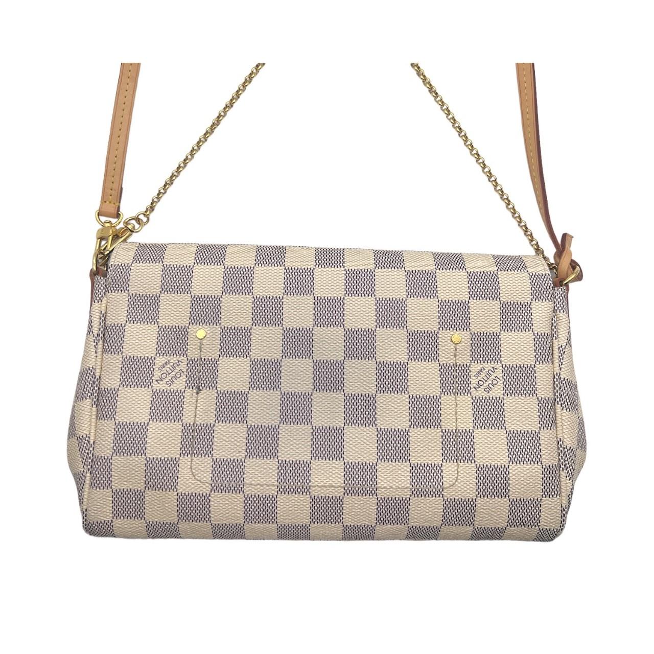We are offering this classy Louis Vuitton Damier Azur Favorite MM Crossbody Bag. The exterior is crafted of Damier canvas with a gold-tone Louis Vuitton logo plate. The bag features a gold-tone chain-link handle and a removable, leather shoulder