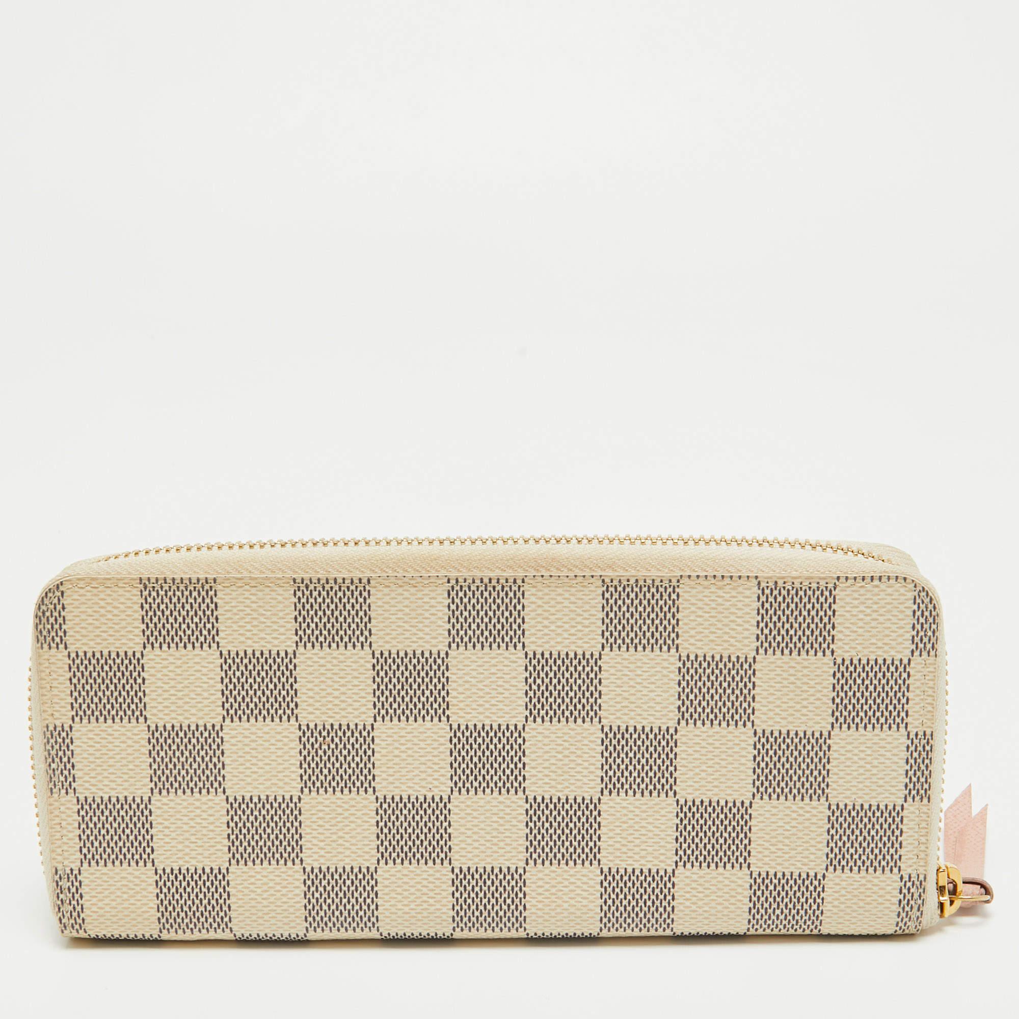 This designer wallet is an immaculate balance of sophistication and rational utility. It has been designed using prime quality materials and elevated by a sleek finish. The creation is equipped with ample space for your monetary