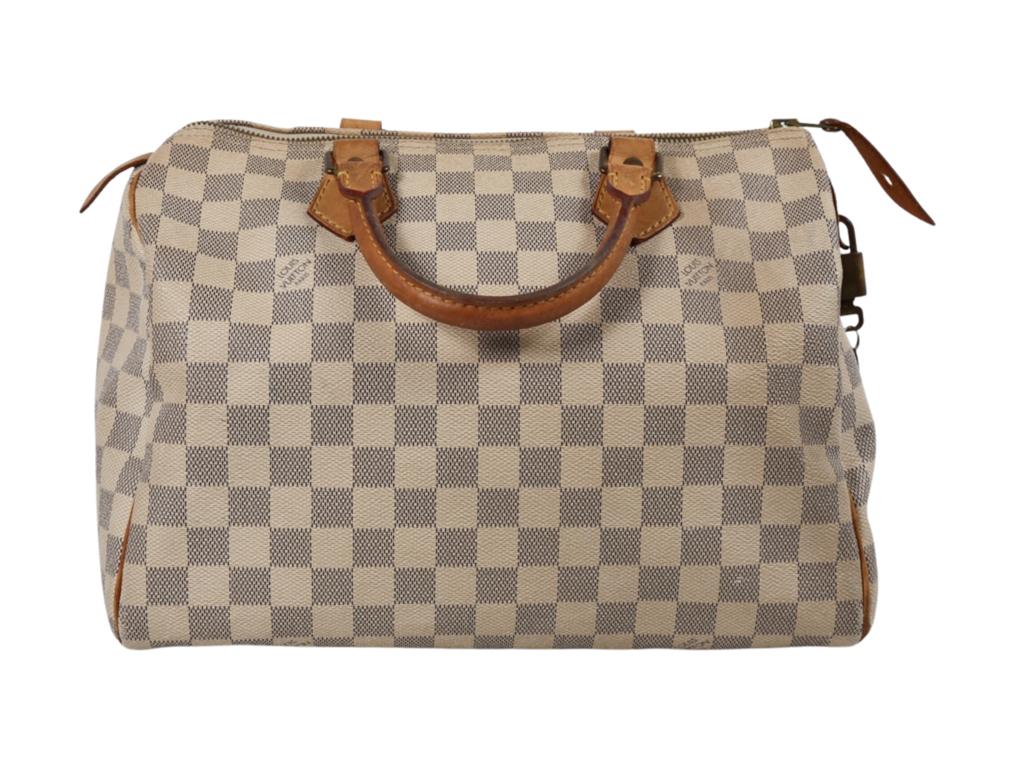 This classic piece by Louis Vuitton, the Damier Azure Speedy 30 is timeless. A preowned, very well used bag and is in good condition.

This item is pre-owned and has been worn, any signs of wear can be seen in the images or are described in detail.