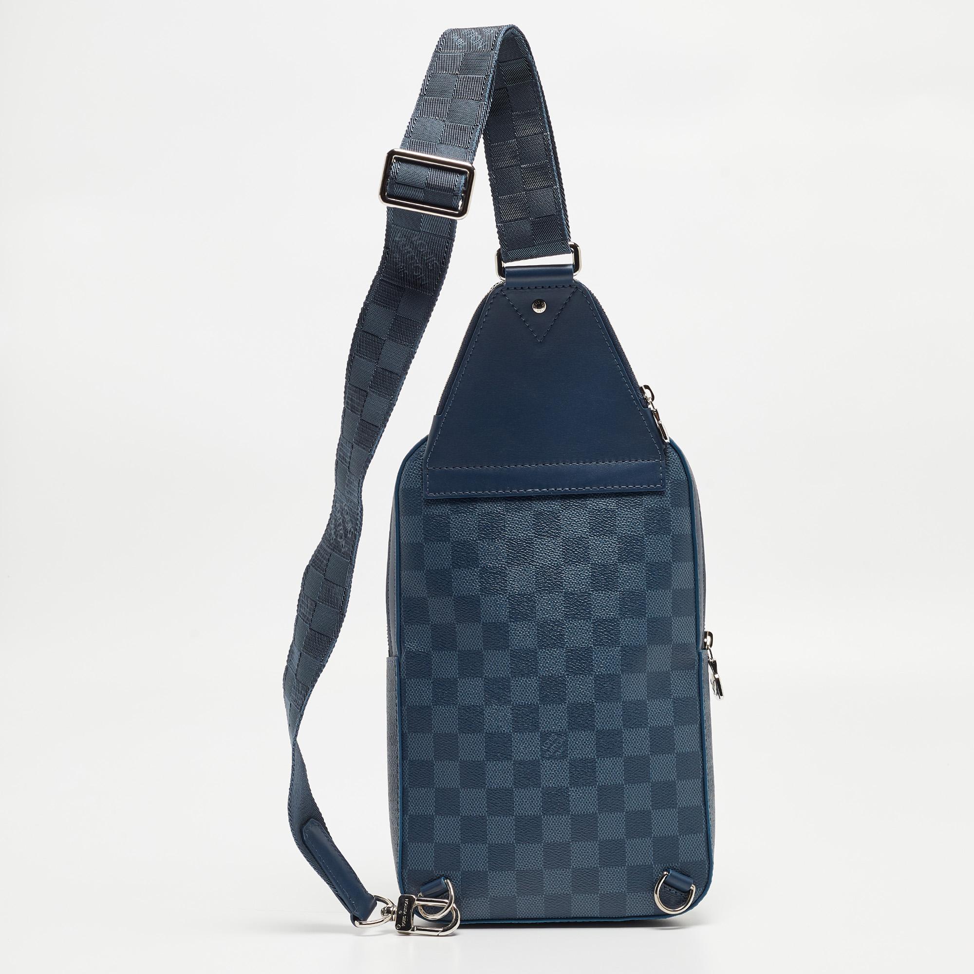 This Louis Vuitton bag will come in handy for daily use or as a style statement. It is crafted from Damier Cobalt with Blue Sapphire Damier Infini canvas and designed with a spacious interior secured by a zipper. A single crossbody strap and a front