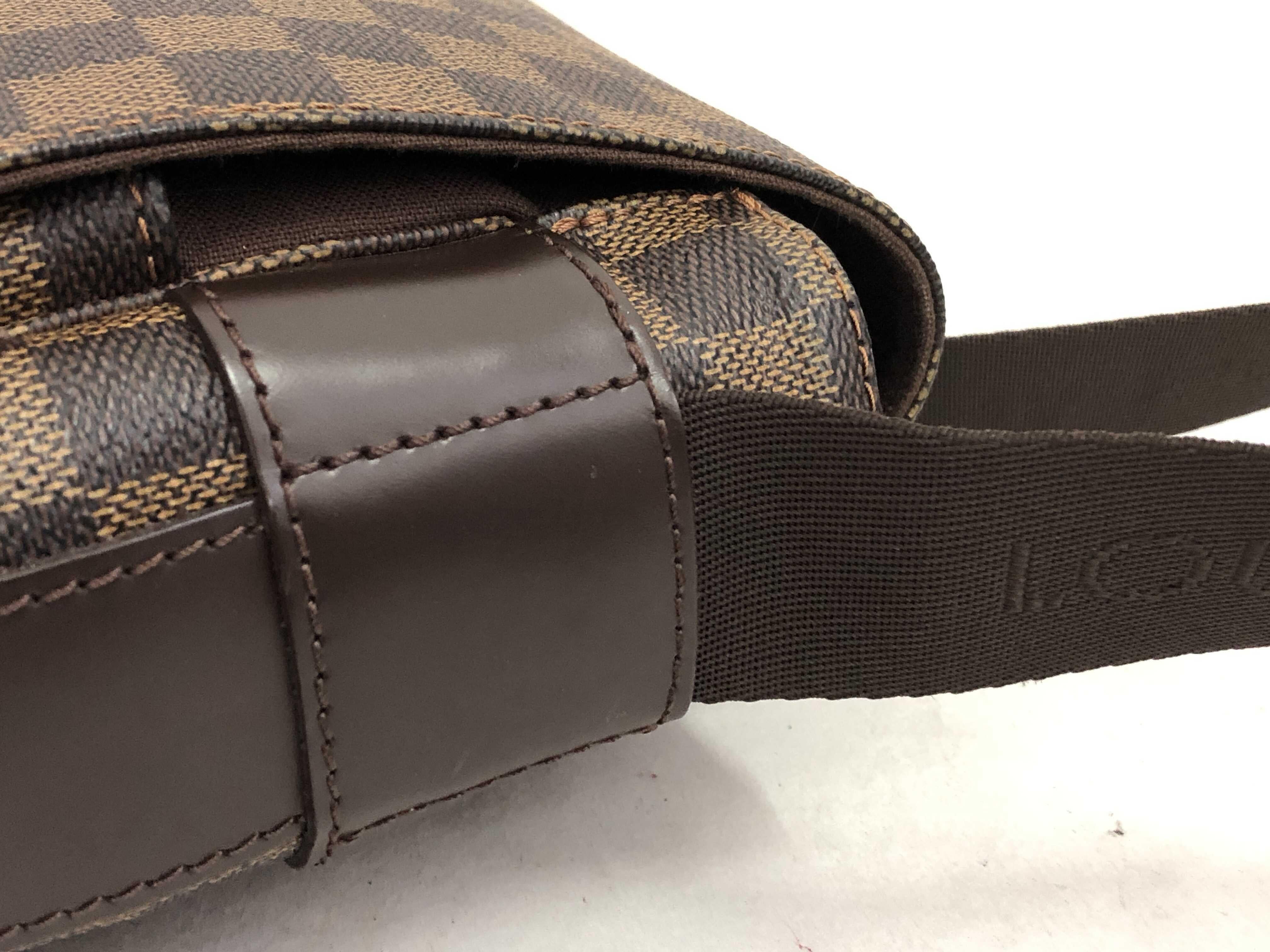 Damier Ebene Bastille Messenger Bag von Louis Vuitton (Braun) im Angebot
