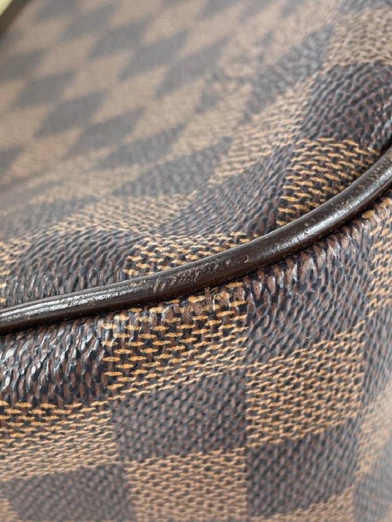 Louis Vuitton - Sac à bandoulière à rabat Besace en damier ébène et rose, 8LV712 en vente 7