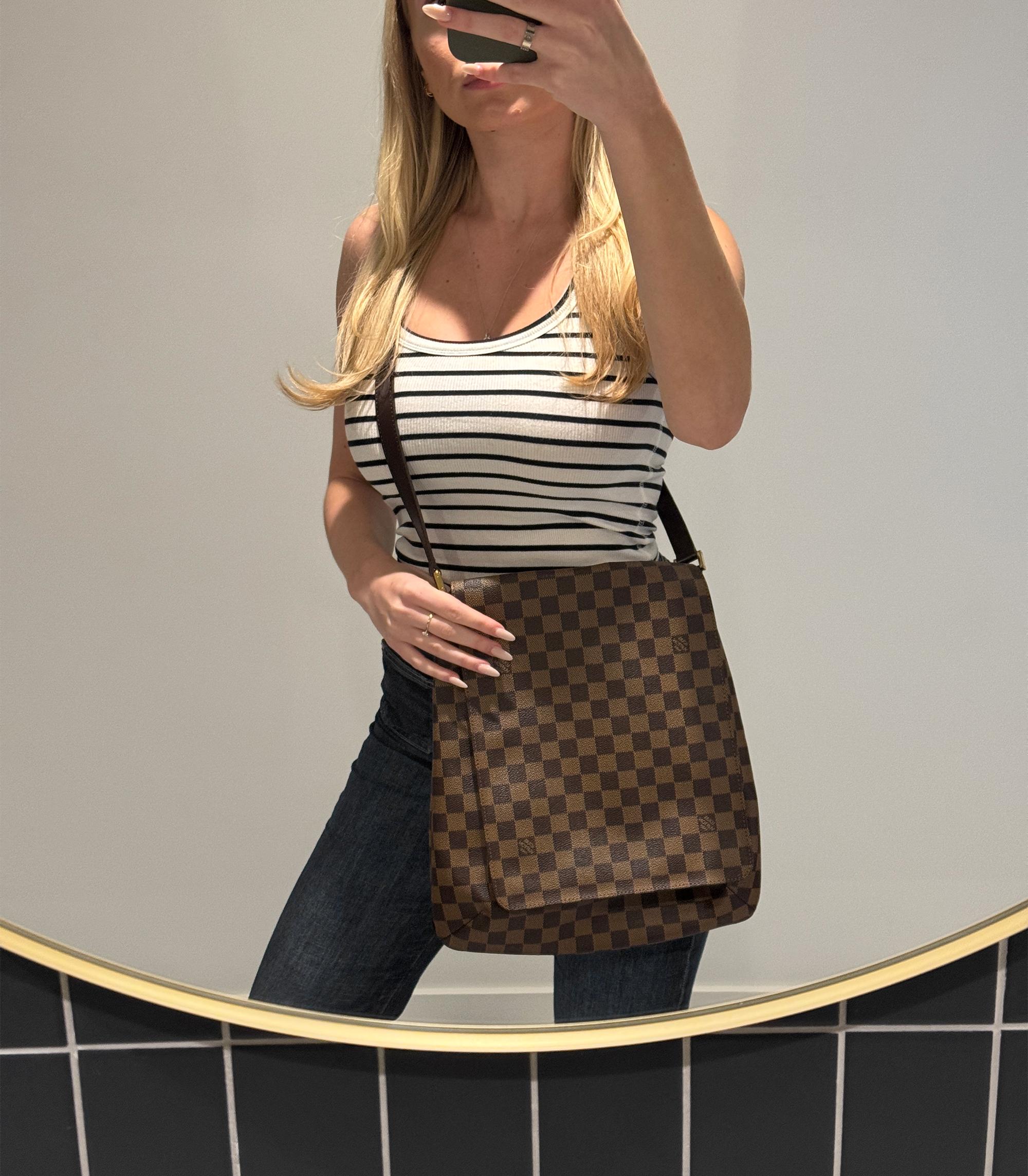 Louis Vuitton Damier Ebene Coated Canvas & Brown Calfskin Leather Vintage Musette Salsa GM

Détails du produit
Xupes Ref : HB5891
Marque : Louis Vuitton
Modèle : Musette Salsa GM
Type : Shoulder, Crossbody
Numéro de série : TH0035
Âge : 2005
Couleur