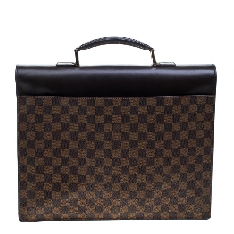 Introduce chic style to your formal look with this Altona briefcase by Louis Vuitton. Crafted from Damier Ebene canvas, this sleek briefcase is accented with a polished gold-tone buckle, a flat top handle and solid brown leather flap. The spacious