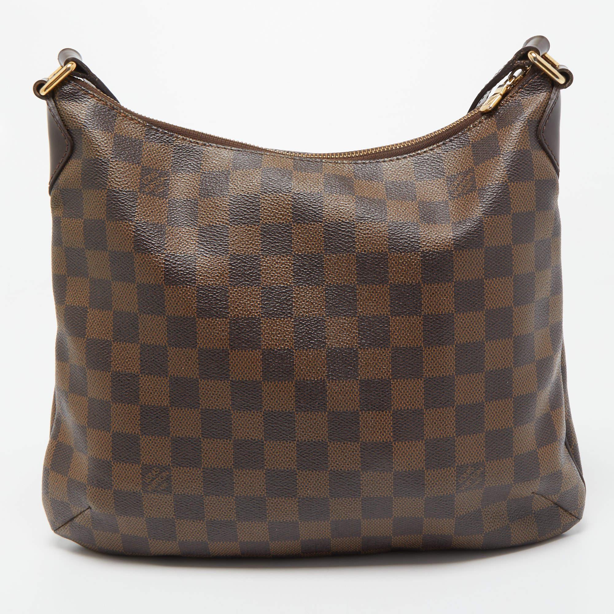 Here's a bag that you can carry at any time of the day for its practicability and charm. This Bloomsbury bag is crafted from Damier Ebene canvas and comes with minimal gold-tone hardware. It features brown leather trimming, an exterior pocket for