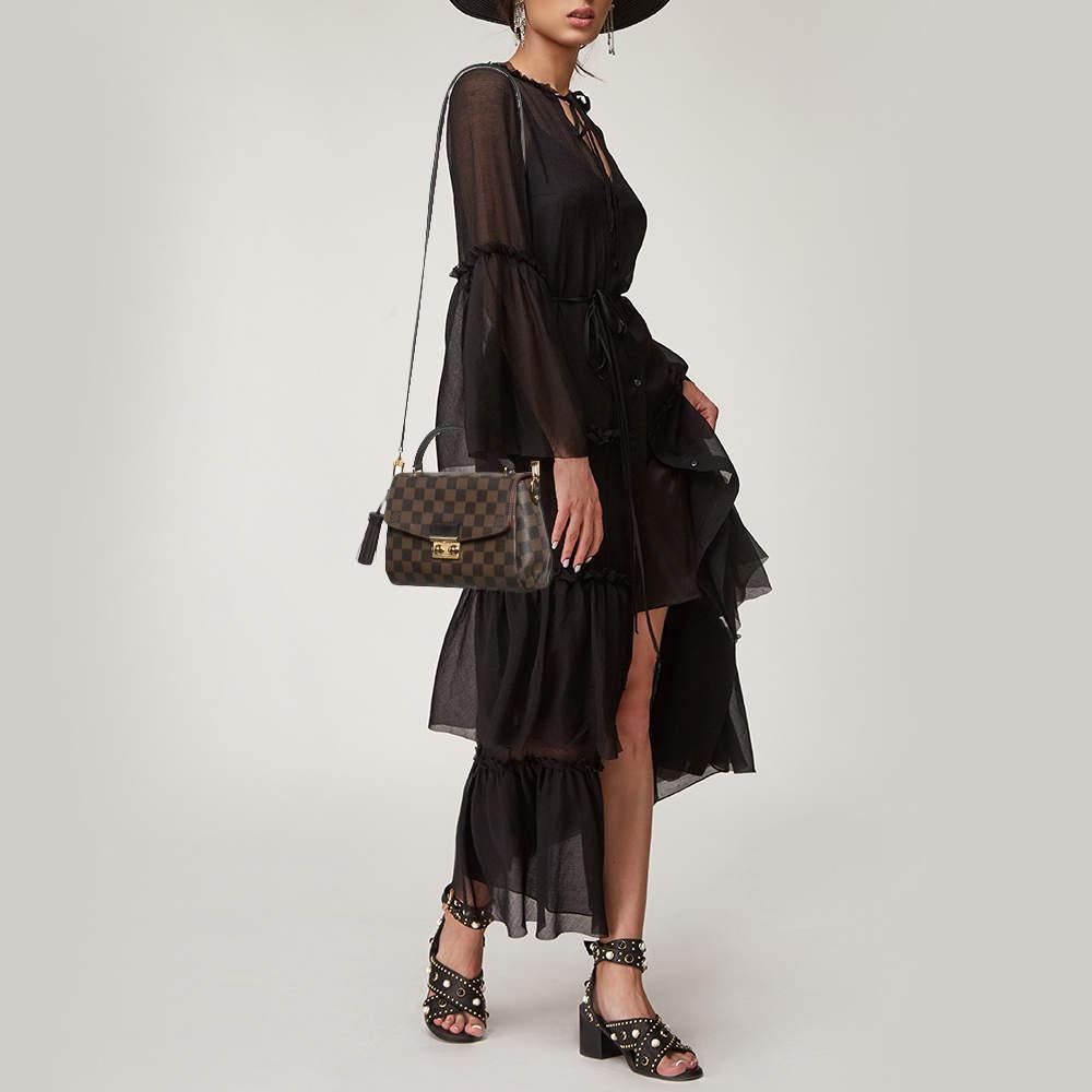 Designer bags are ideal companions for ample occasions Here we have a fashion meets functionality piece crafted with precision. It has been equipped with a well sized interior that can easily fit your small essentials.