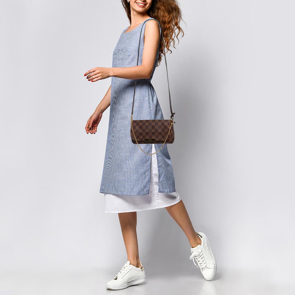 Louis Vuitton's handbags are popular owing to their high style and functionality. This Favorite bag, like all the other handbags, is durable and stylish. Crafted from Damier Ebene canvas, the bag comes with a flap that opens to reveal a canvas