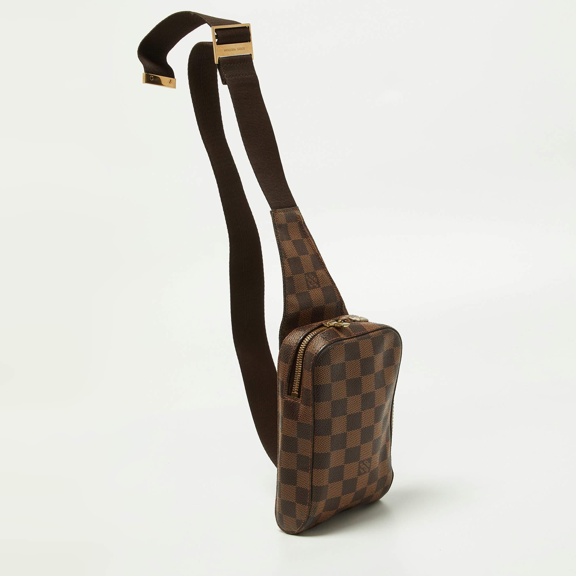 This LV accessory is an example of the brand's fine designs that are skillfully crafted to project a classic charm. It is a functional creation with an elevating appeal.

