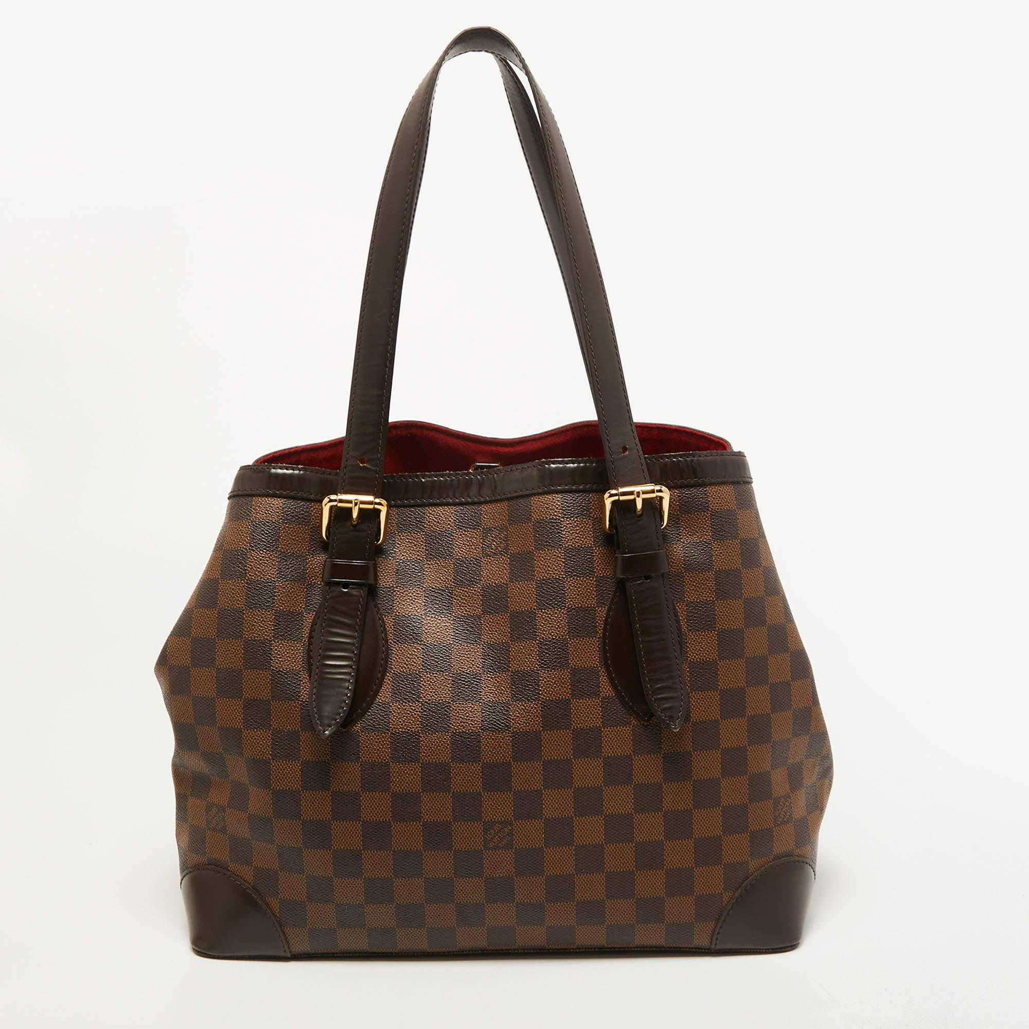 Perfect for conveniently housing your essentials in one place, this Louis Vuitton accessory is a worthy investment. It has notable details and offers a look of luxury.

