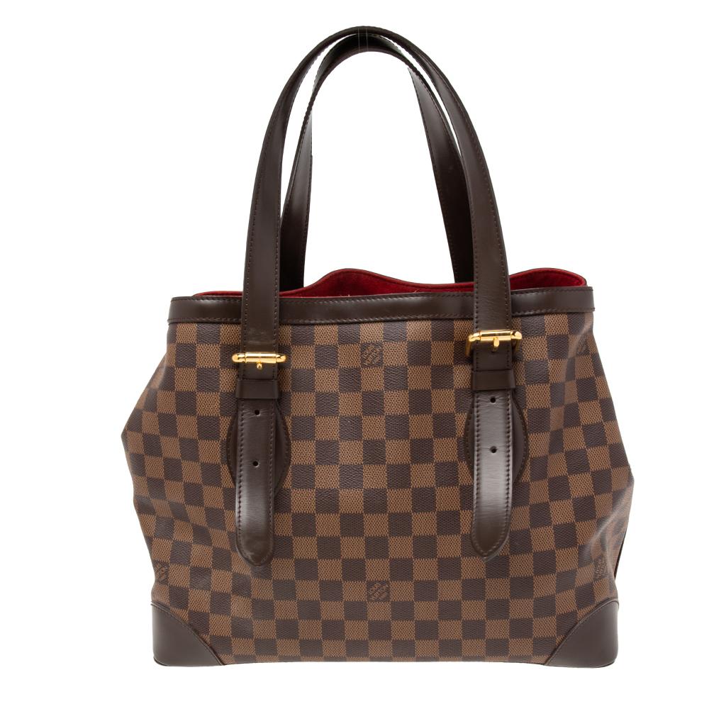 Everyone knows Louis Vuitton is known for making bags that are exquisite and lasting. This Hampstead MM bag speaks style and elegance in every way. It has been designed using Damier Ebene canvas, highlighted with gold-tone hardware. It comes with