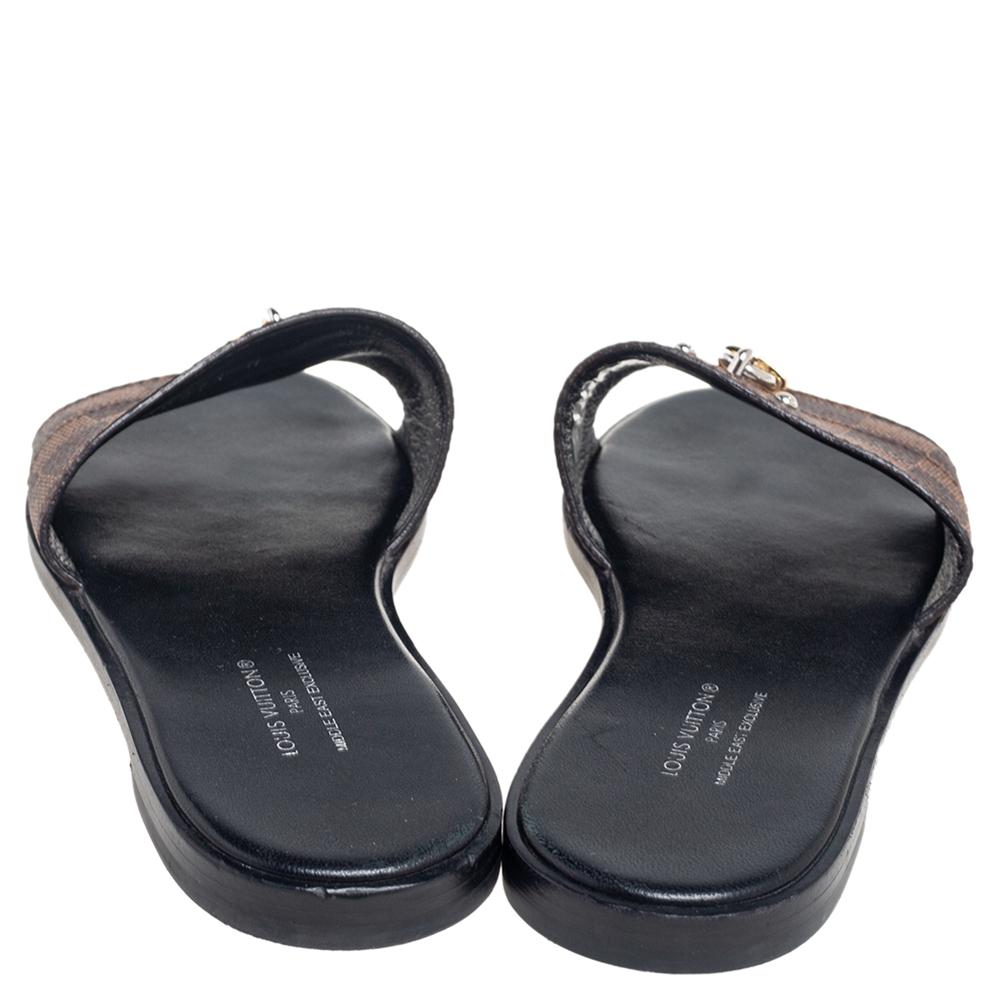 louis vuitton lock it flat mule