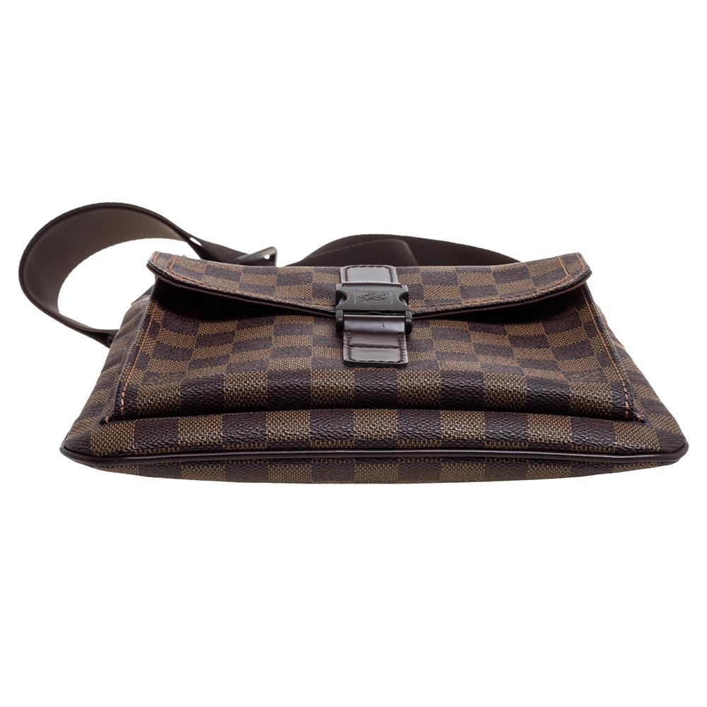 Louis Vuitton Damier Ebene Canvas Melville Pochette Bag In Good Condition In Dubai, Al Qouz 2