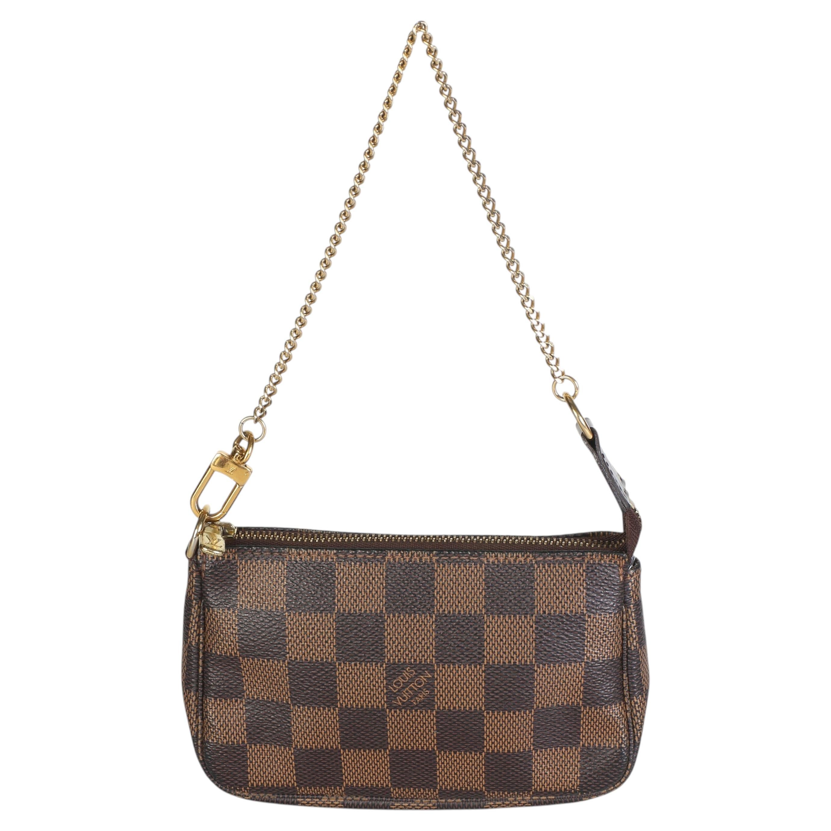 What is a mini pochette?