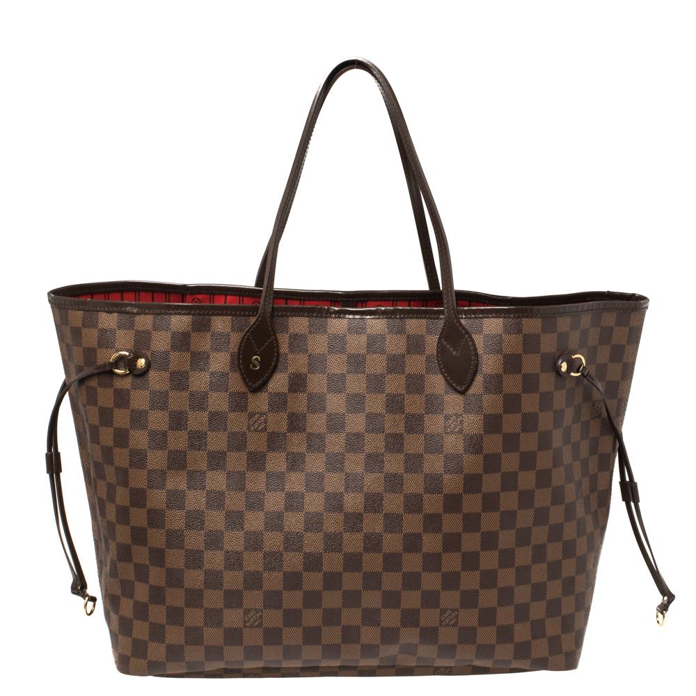 Louis Vuitton’s Neverfull was first introduced in 2007, and even today it is a popular design. Crafted from the signature Damier Ebene canvas, this Neverfull is gorgeous. The bag has drawstrings on the sides, a spacious canvas interior that can