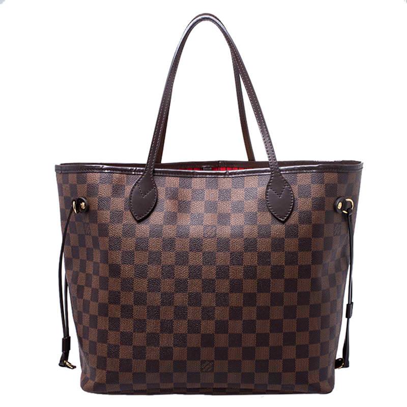 Louis Vuitton’s Neverfull was first introduced in 2007, and even today it is a popular design. Crafted from Damier Ebene canvas, this Neverfull is gorgeous. The bag has drawstrings on the sides, a spacious canvas interior that can house all your