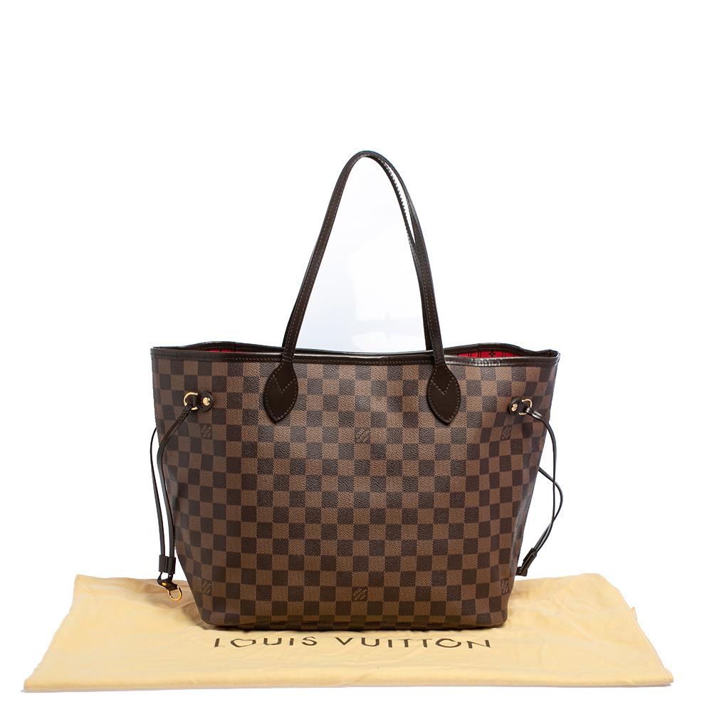 Louis Vuitton’s Neverfull was first introduced in 2007, and even today it is a popular design. Crafted from Damier Ebene canvas, this Neverfull is gorgeous. The bag has drawstrings on the sides, a spacious interior that can house all your