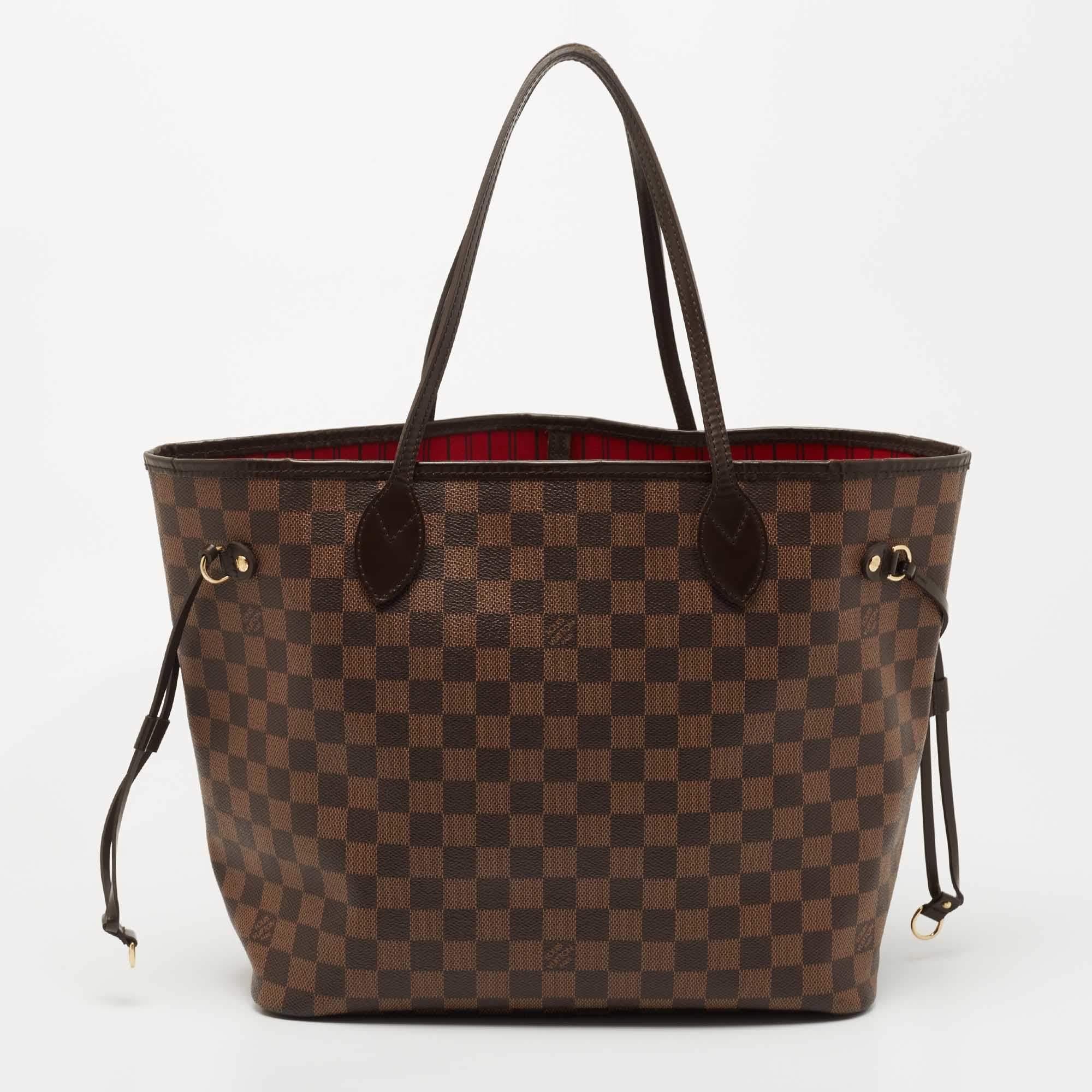 Introduced in 2007, the Neverfull by Louis Vuitton is applauded for its innovative design and faultless craftsmanship. This MM bag comes crafted from Damier Ebene canvas, and its classy features contribute to its timeless elegance. With a structured