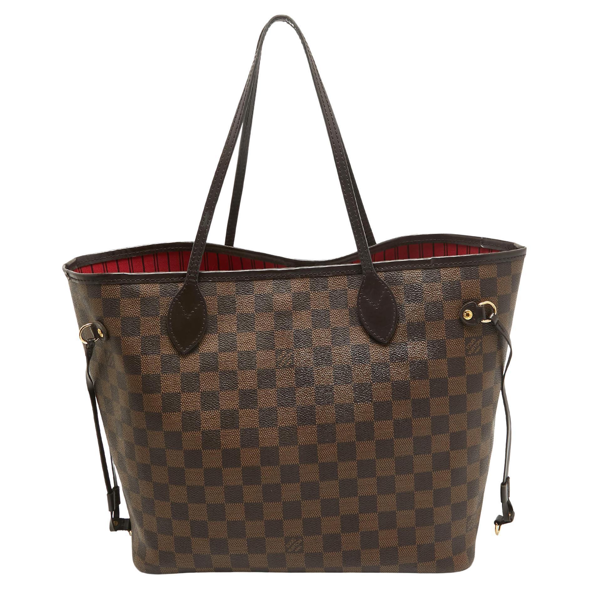 Introduced in 2007, the Neverfull by Louis Vuitton is applauded for its innovative design and faultless craftsmanship. This MM bag comes crafted from the signature Monogram canvas, and its luxurious features contribute to its timeless elegance. With