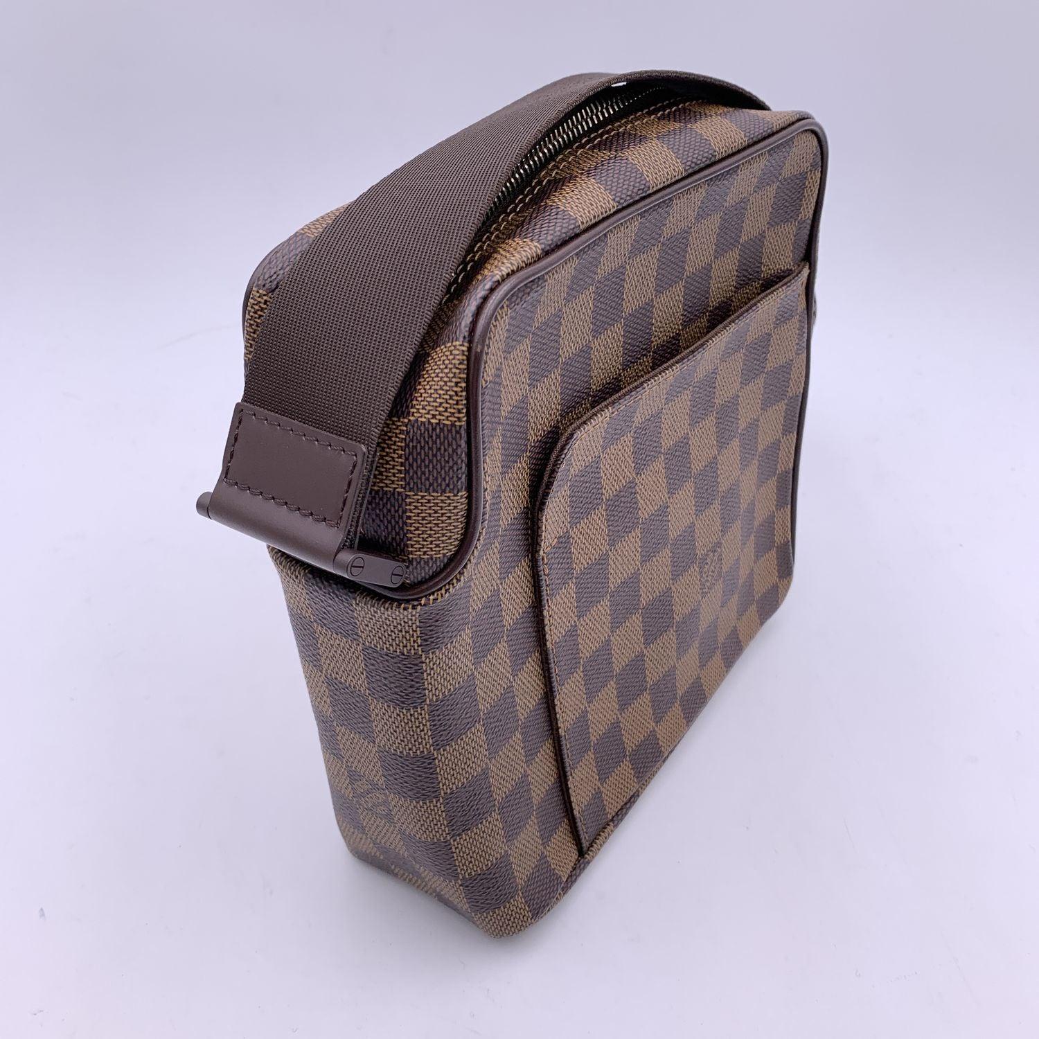 Damier Ebene Olav PM Messenger Bag von Louis Vuitton aus Segeltuch N41442 für Damen oder Herren im Angebot