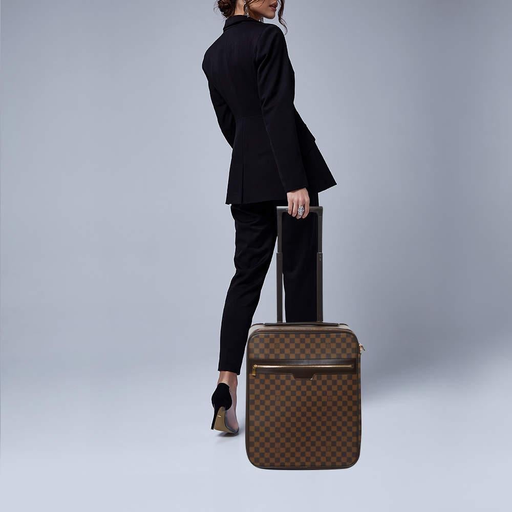 A traveling partner to trust and treasure is this one from Louis Vuitton. The exterior has been crafted from Damier Ebene canvas while the spacious interior is lined with nylon. The case is functional and reliable.