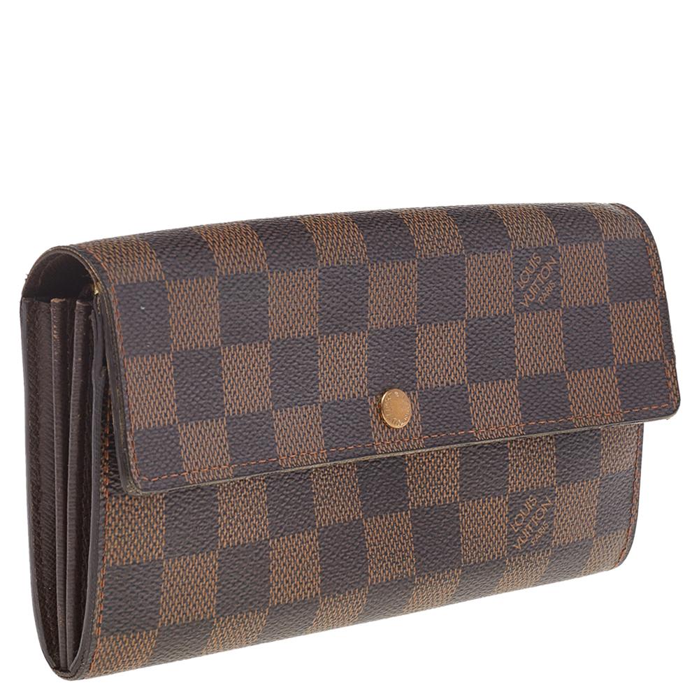 Add the LV touch to your everyday style with this gorgeous Porte Tresor International wallet. The exterior is covered in Damier Ebene canvas, giving the wallet a classic look as it protects and organizes your cards and cash.

