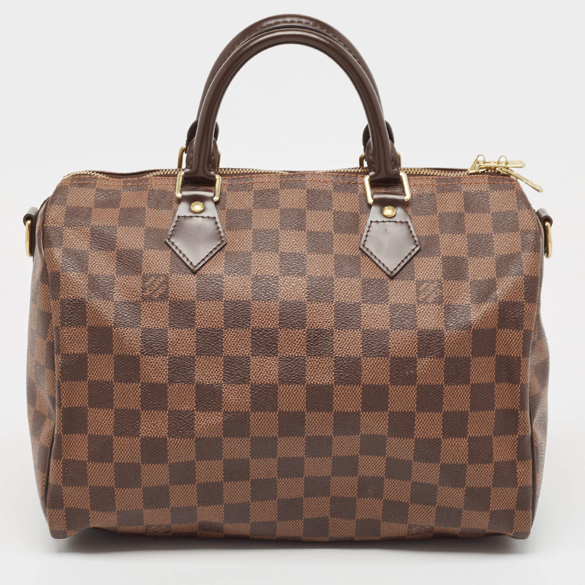 Louis Vuitton's handbags are popular owing to their high style and functionality. This bag, like all their designs, is durable and stylish. Exuding a fine finish, the bag is designed to give a luxurious experience. The interior has enough space to