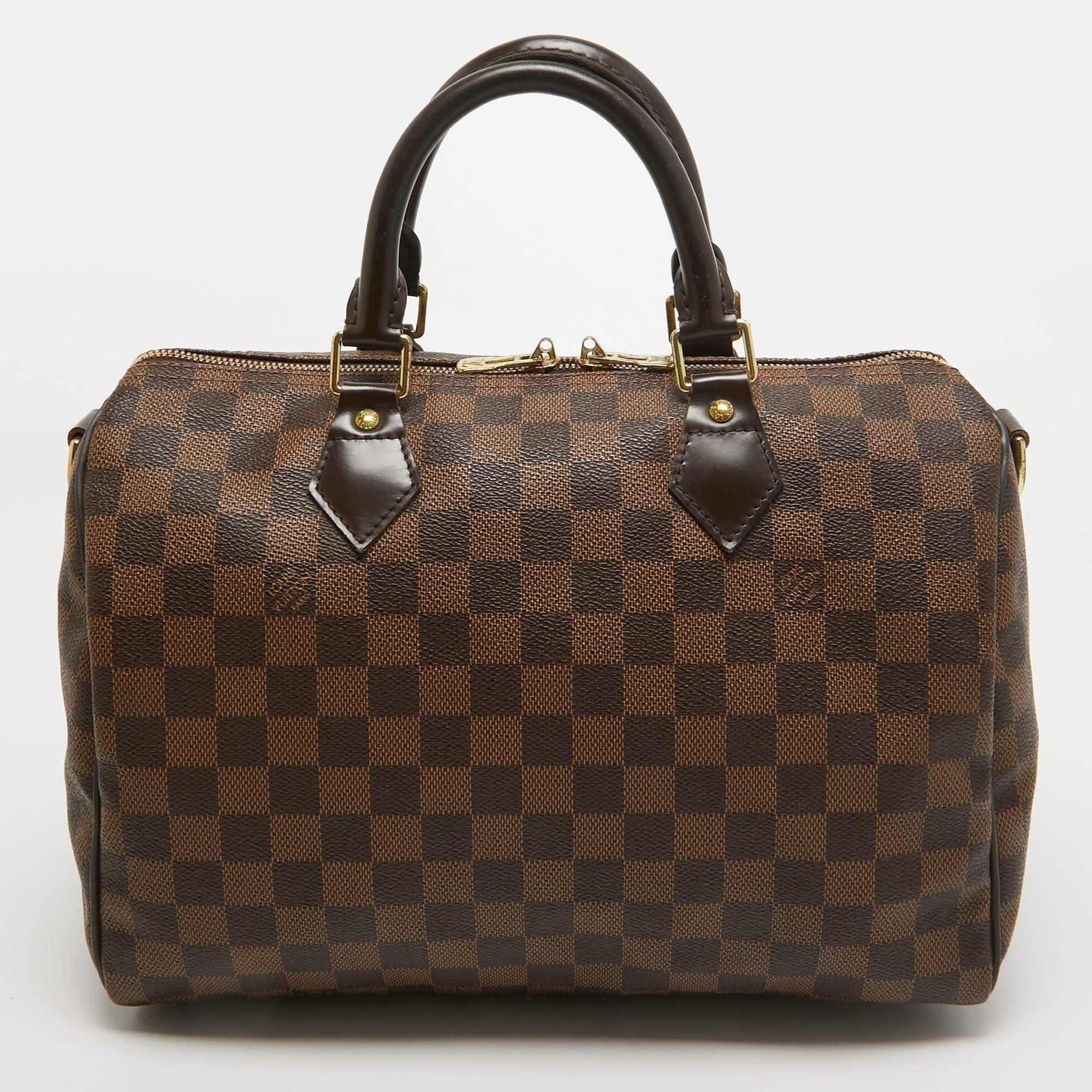 A classic handbag comes with the promise of enduring appeal, boosting your style time and again. This Louis Vuitton Speedy 30 Bandoulière bag is one such creation. It’s a fine purchase.

Includes: Brand Dustbag, Detachable Strap

