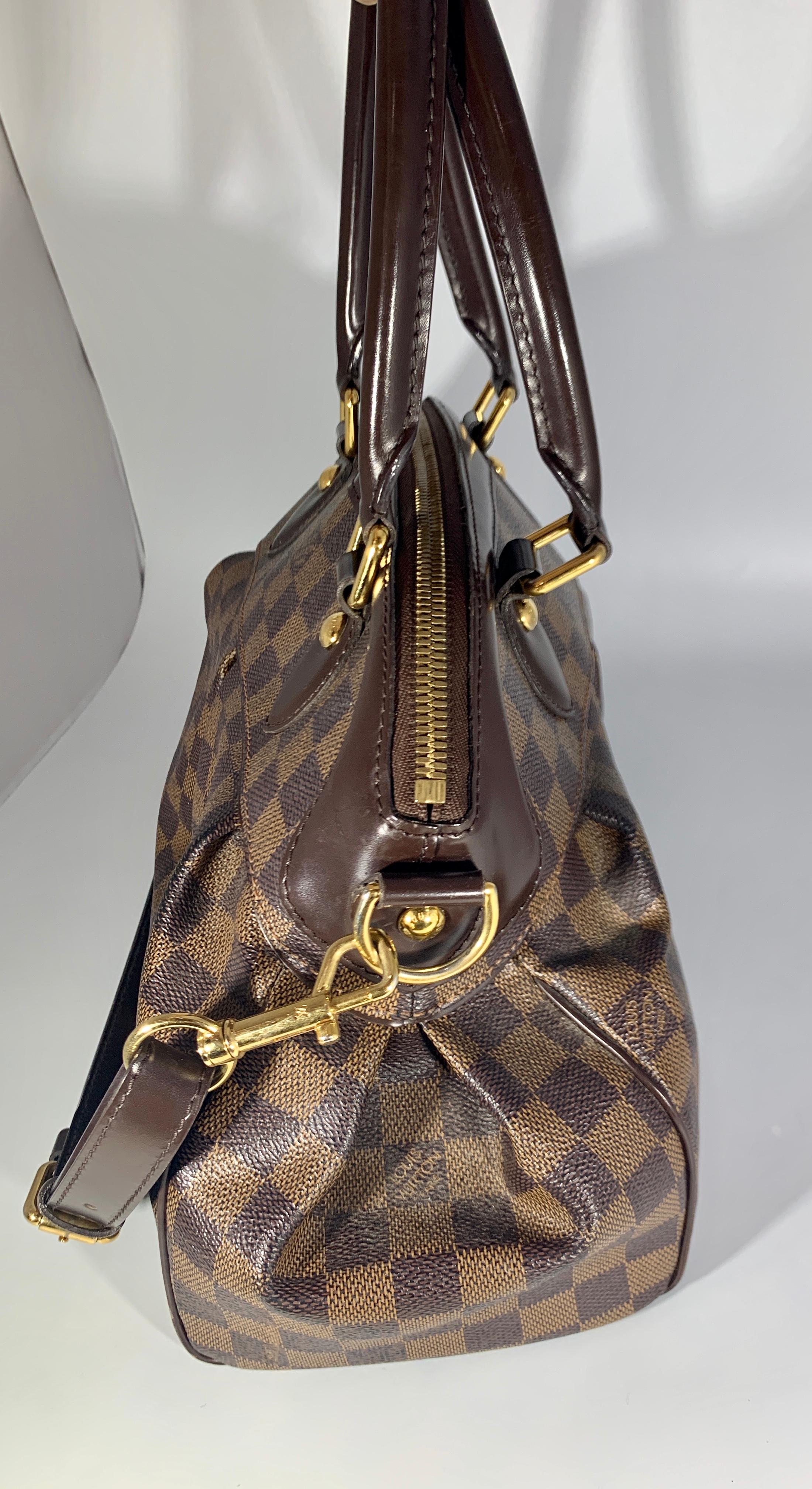 LOUIS VUITTON Damier  Ebene Canvas Trevi  PM Bag, Like New In Excellent Condition In New York, NY
