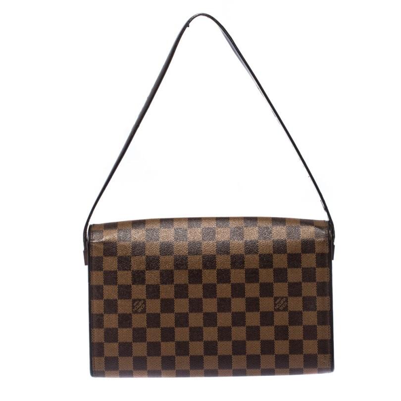 Created with beauty from their Damier Ebene canvas and styled in a structured shape, this Tribeca long bag from Louis Vuitton is a delight. It has been designed with a flap securing a leather interior that has a zip pocket. You can use the single
