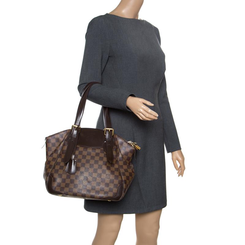 This Verona MM bag, like all the other handbags from Louis Vuitton, is durable and stylish. Crafted from Damier Ebene canvas, the bag comes with two handles and a top zipper that opens to reveal a spacious canvas interior with enough space to carry