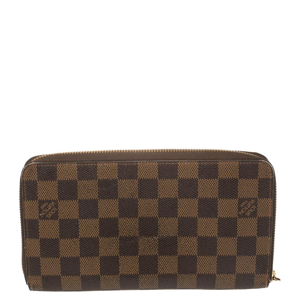 A Louis Vuitton creation should definitely be a part of your wardrobe if you are someone with an eye for the latest trends. Crafted from Damier Ebene canvas, this Zippy wallet will effortlessly keep your monetary essentials organized.

