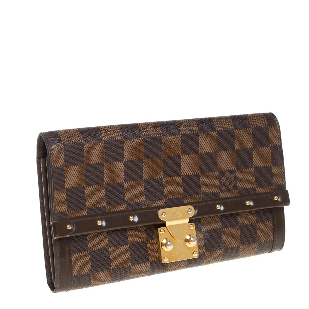Blending timeless codes with fine craftsmanship is this Venice wallet from Louis Vuitton. Although designed to be highly functional and apt for everyday use, the wallet is also highly appealing.

Includes: Original Dustbag