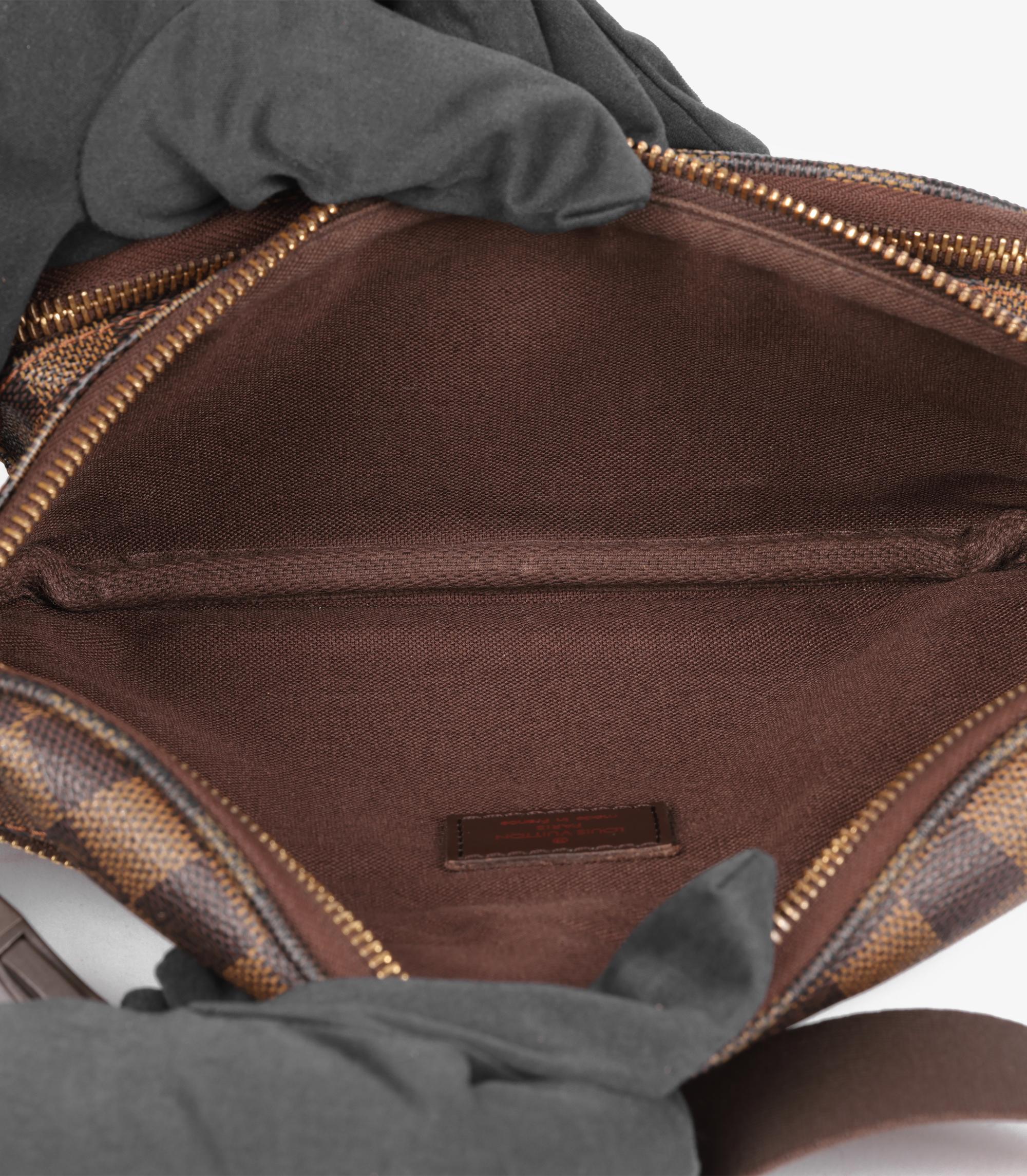 Louis Vuitton Damier Ebene Coated Canvas Melville Gürteltasche im Angebot 3