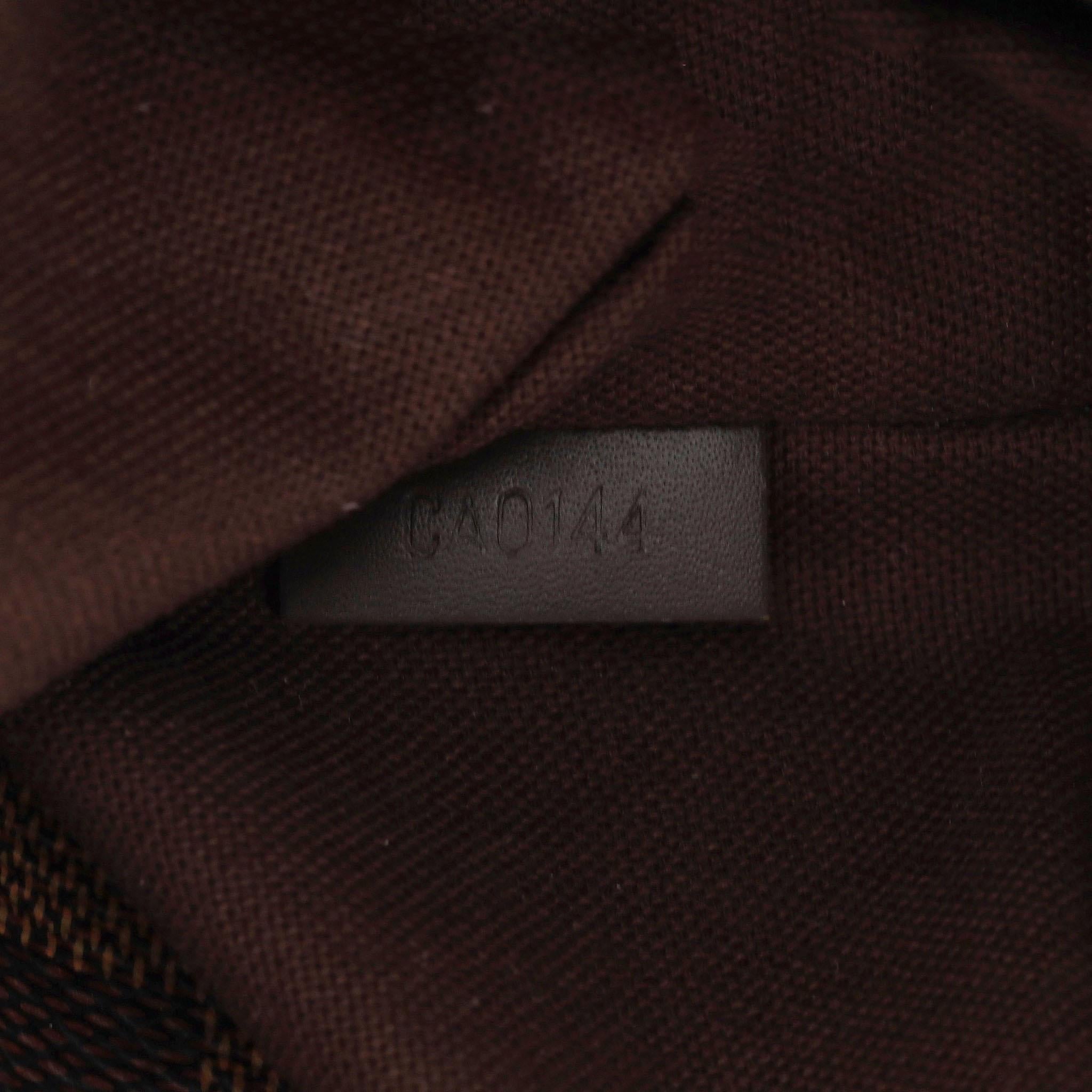 Louis Vuitton Damier Ebene District Messenger Bag im Angebot 5