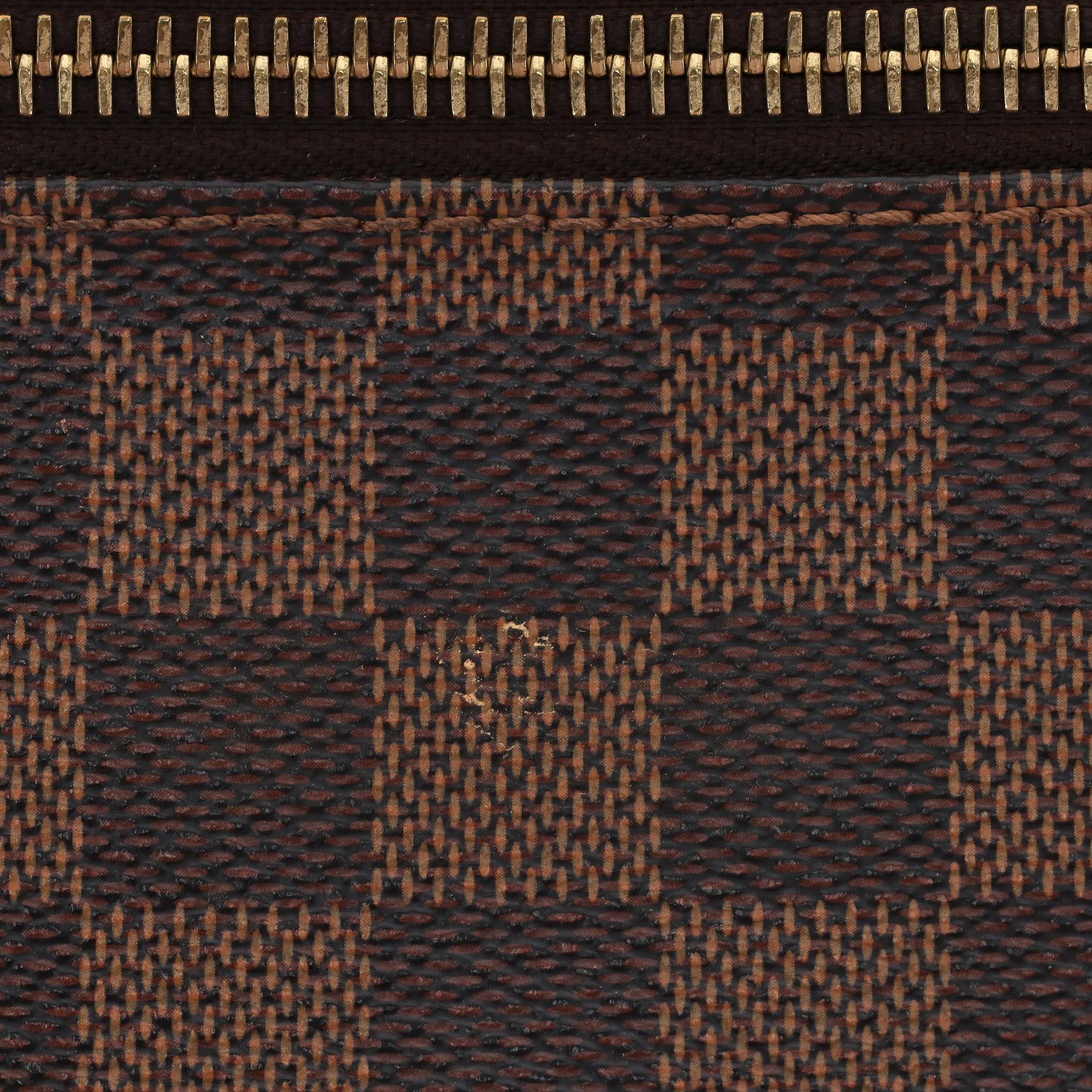 Louis Vuitton Damier Ebene District Messenger Bag im Angebot 9