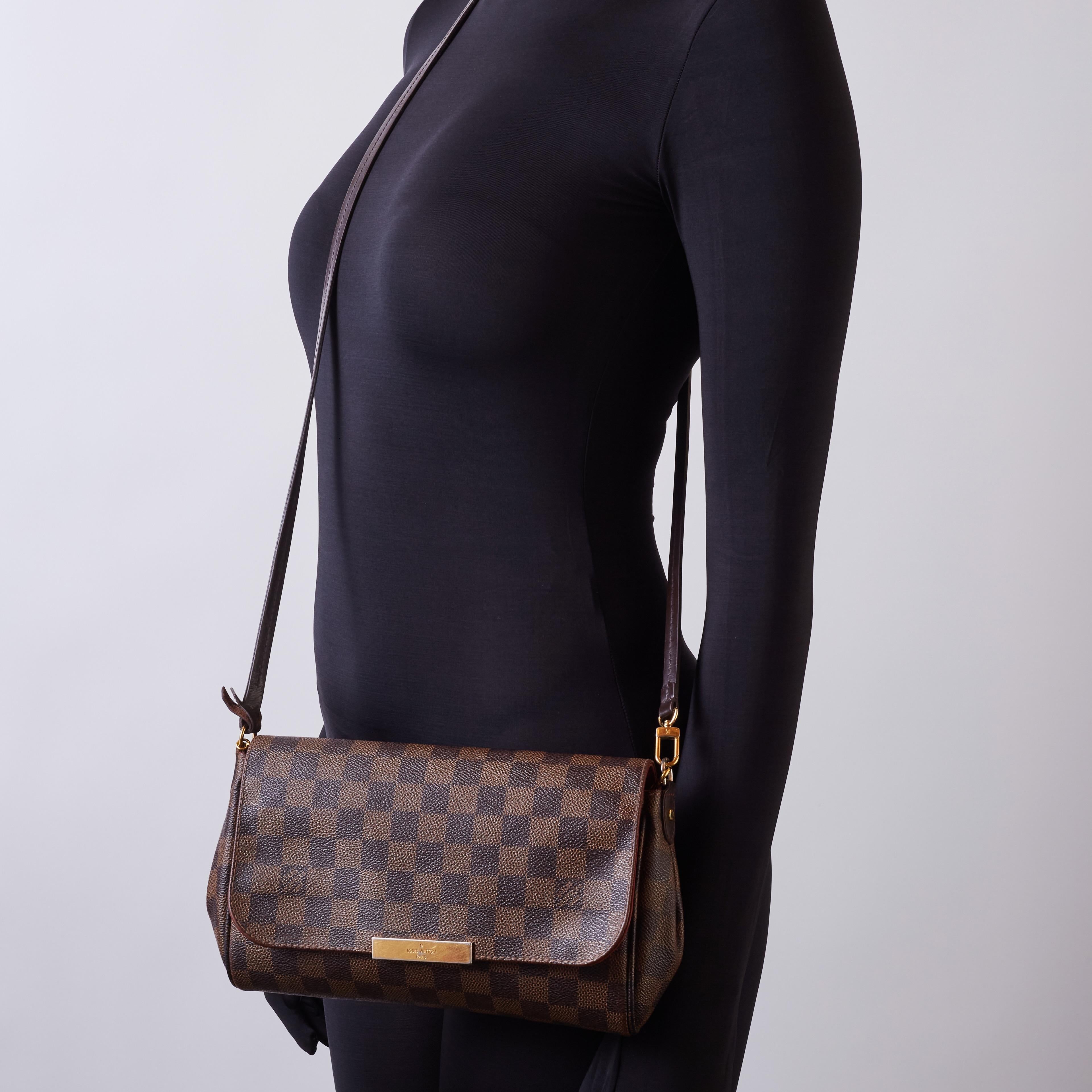 Louis Vuitton Damier Ebene Favorite Mm Shoulder Bag In Good Condition For Sale In Montreal, Quebec