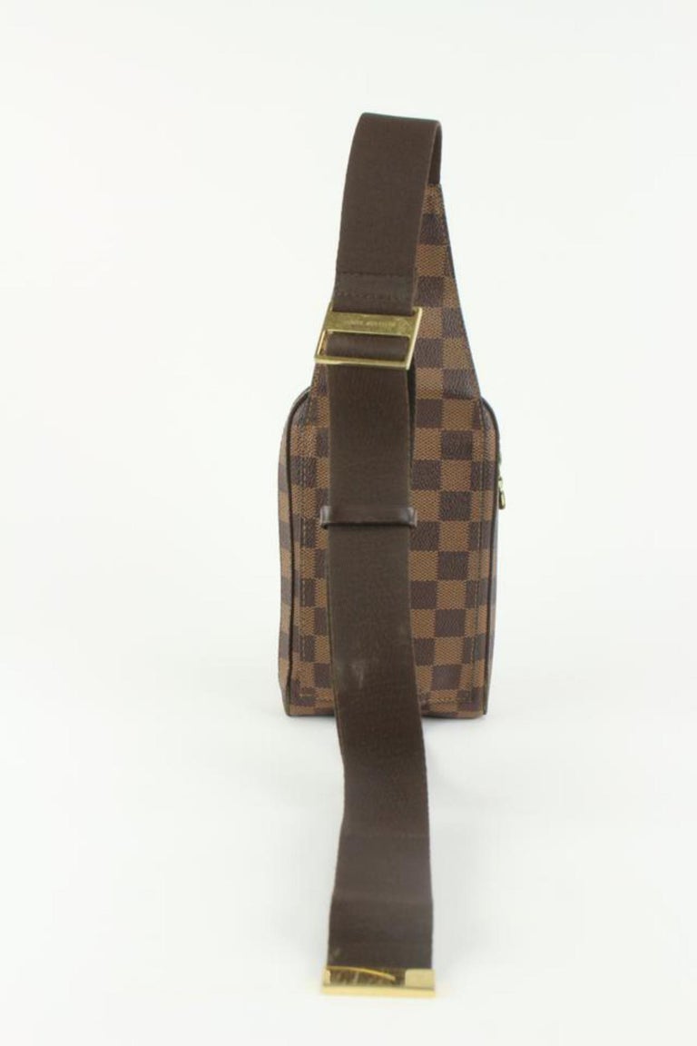 Louis Vuitton black buckle, brown plaid, size 32