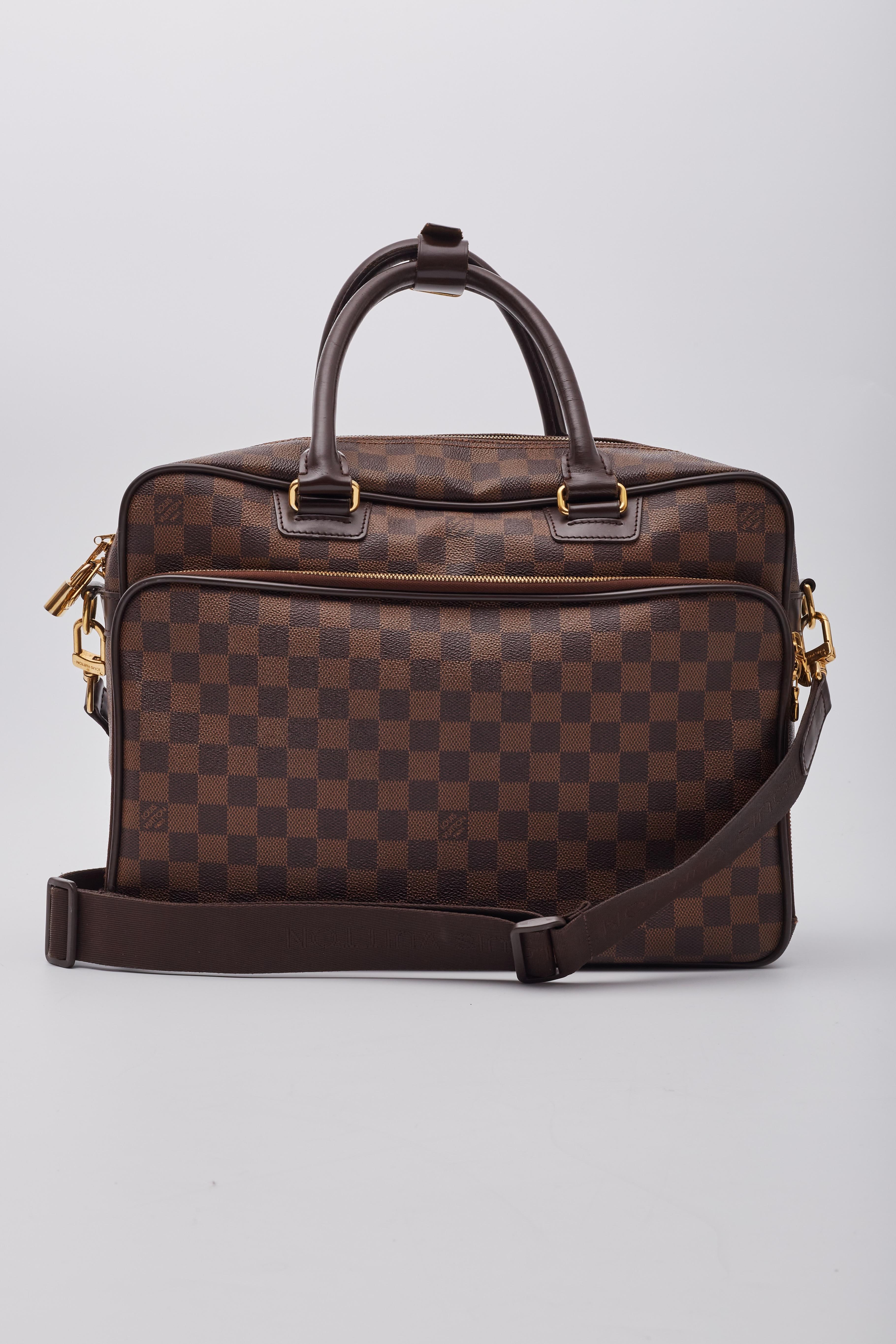 Louis Vuitton Damier Ebene Icare Book Messenger Bag In Good Condition For Sale In Montreal, Quebec