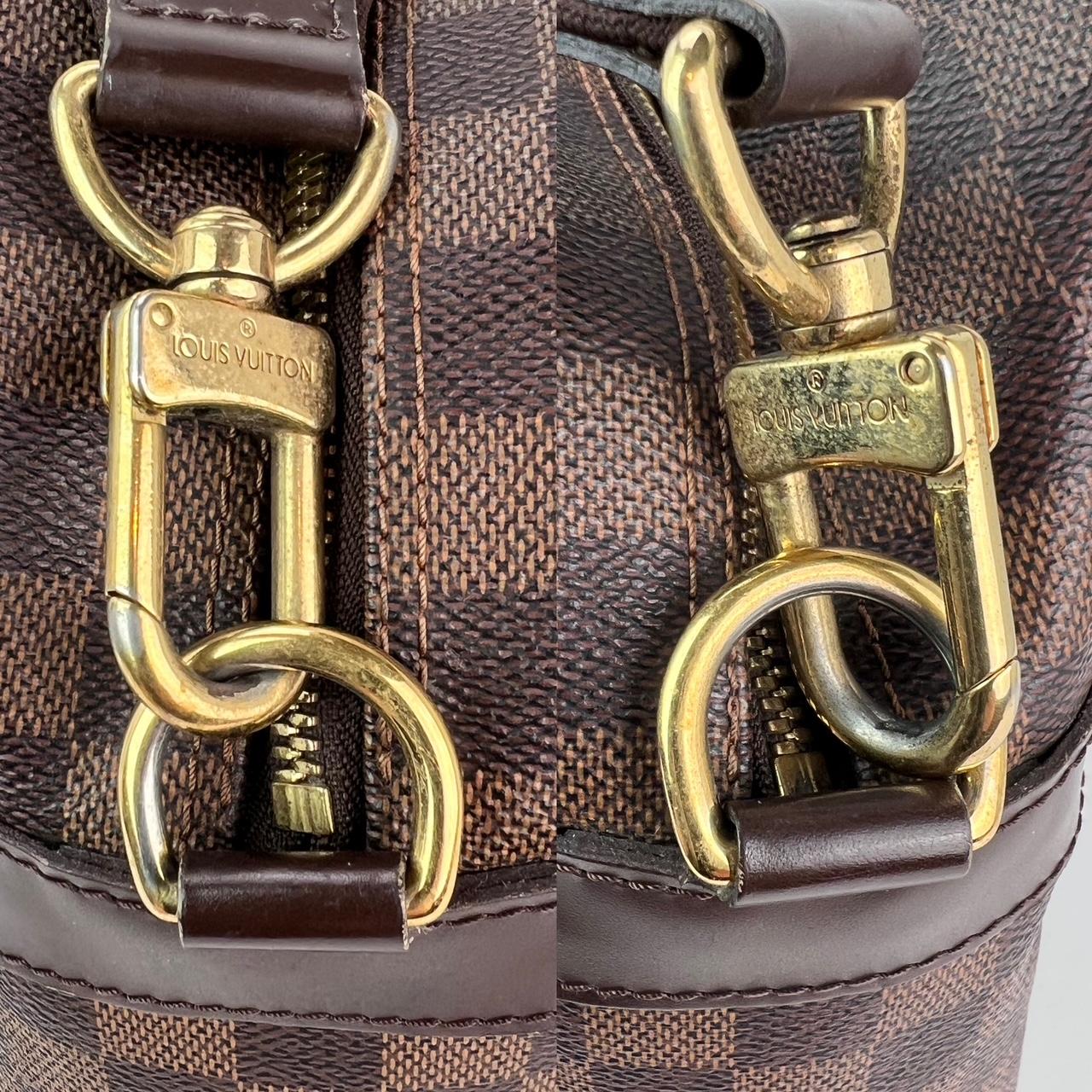 Pre-Owned  100% Authentic
Louis Vuitton Damier Ebene Icare Weekender Briefcase Men's Bag 
The band on the back makes it easy to attach to a suitcase. 
The various pockets – front, inside, back – and multiple carrying
options – hand, shoulder,