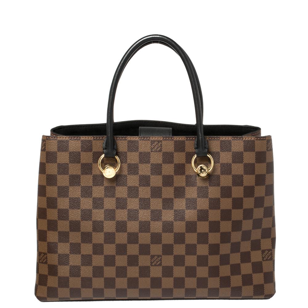 Diese Handtasche von Louis Vuitton ist bekannt für ihre exklusive Handwerkskunst und wird Ihre Erwartungen erfüllen. Mit dieser reichhaltigen und stilvollen Riverside-Tasche machen Sie eine gute Figur. Sie wurde aus Damier Ebene Canvas gefertigt und