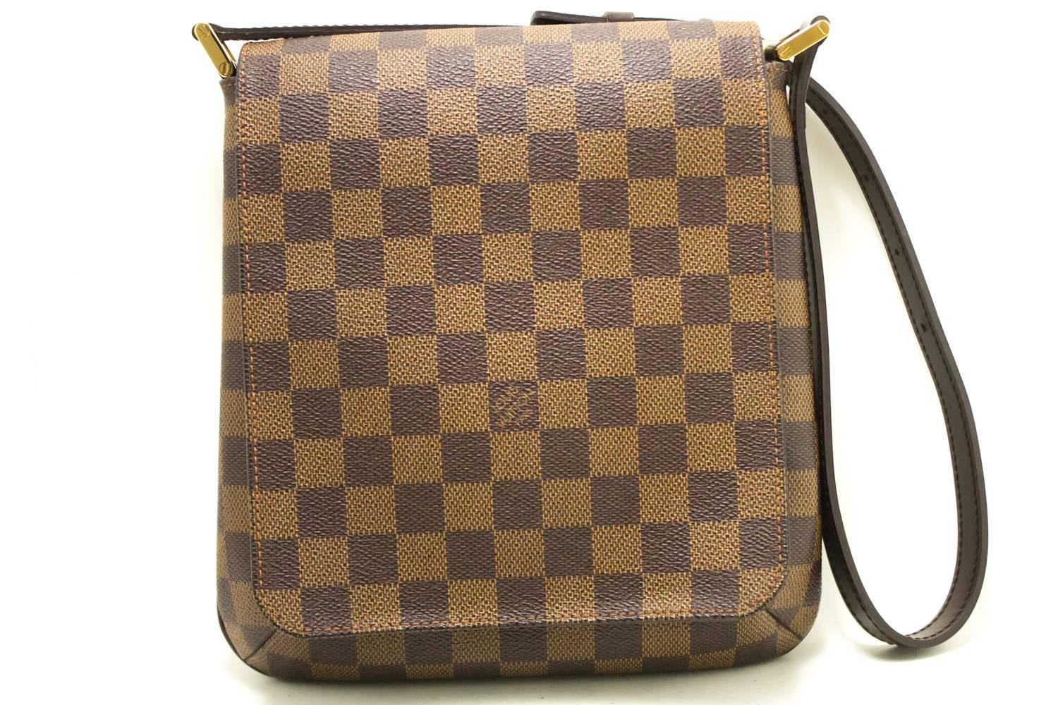 An authentic Louis Vuitton Damier Ebene Musette Salsa Short Strap Shoulder Bag The outside material is Canvas / Leather.
Conditions & Ratings
Outside material: Canvas / Leather
Main color: Brown
Closure: Snap
Hardware: Gold-tone
Made in Spain
Comes