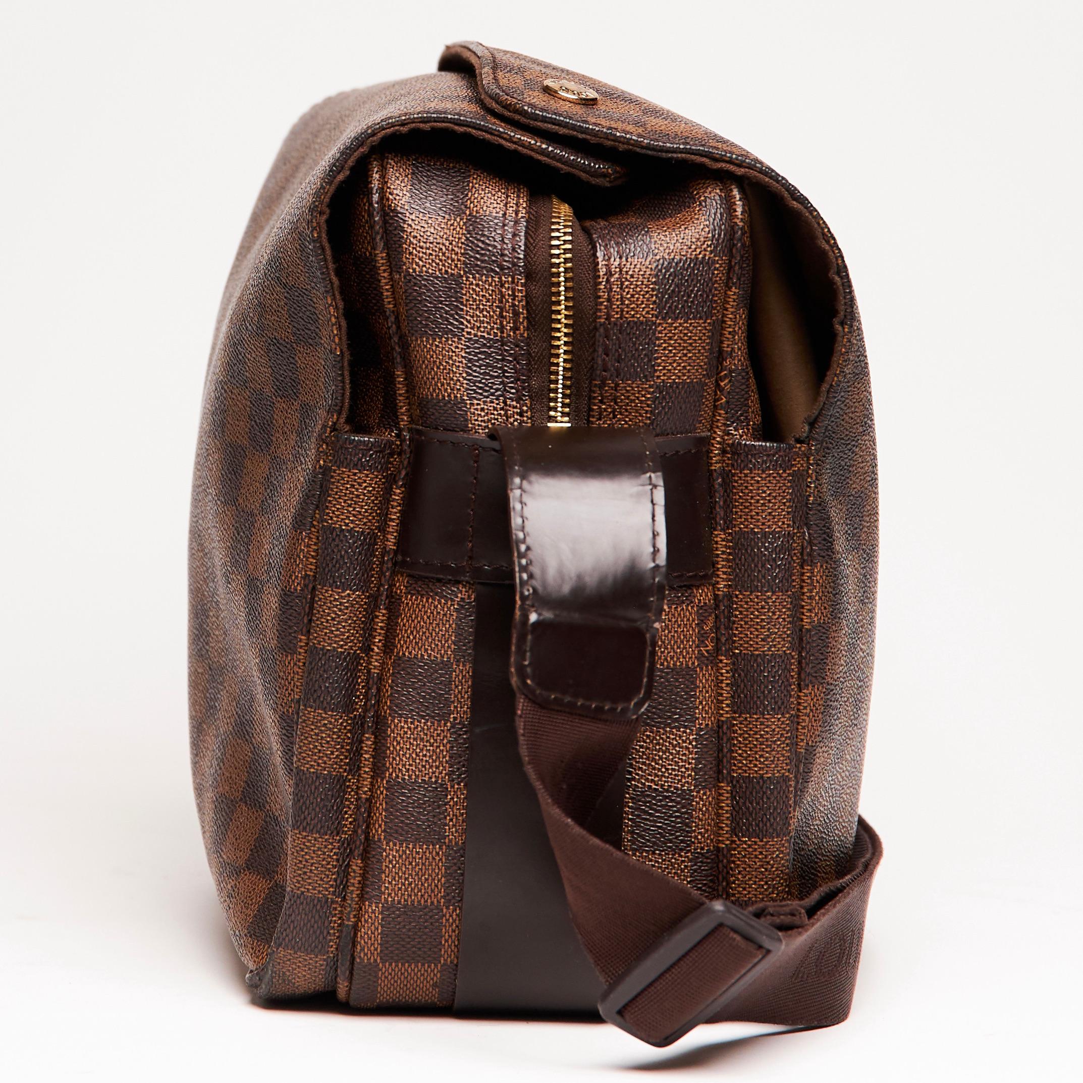 Femenino o masculino Bolso Mensajero Louis Vuitton Damier Ebene Naviglio (2017) en venta