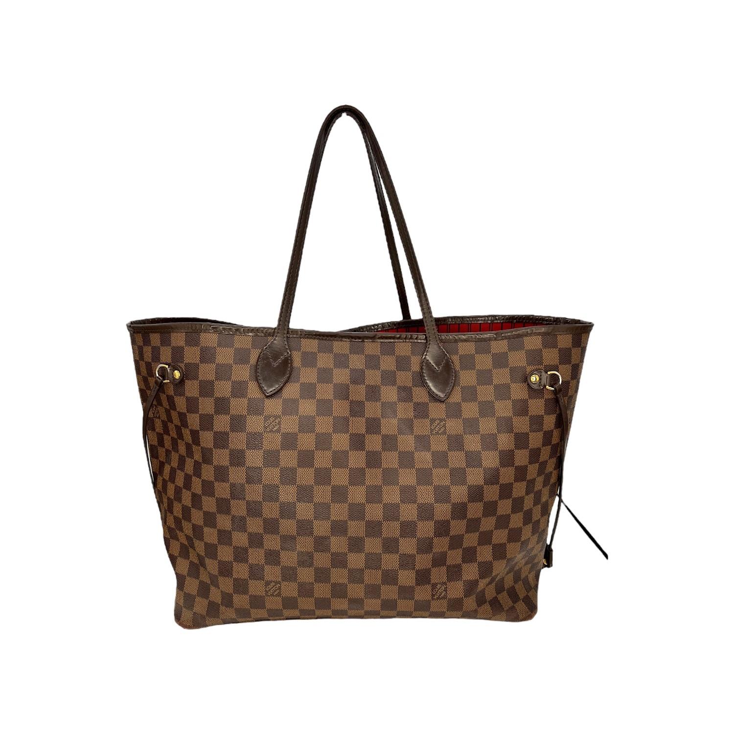This Louis Vuitton Neverfull GM was made in the USA in 2014 and it is crafted of the classic Louis Vuitton Damier Ebene coated canvas with leather trimming and gold-tone hardware features. It has dual flat leather handles. It has an open top closure