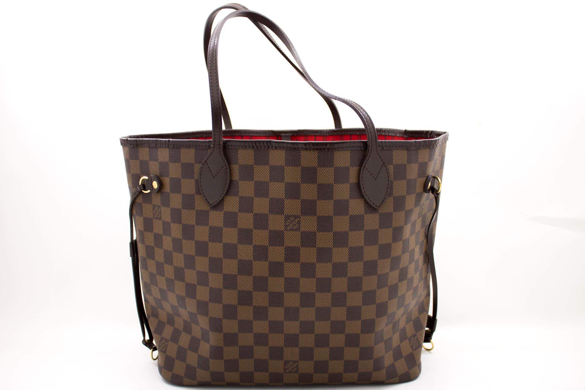 An authentic Louis Vuitton Damier Ebene Neverfull MM Shoulder Bag Canvas Purse. The color is Brown. The outside material is Canvas. The pattern is Damier. This item is Vintage / Classic. The year of manufacture would be 1986-1988.
Conditions &