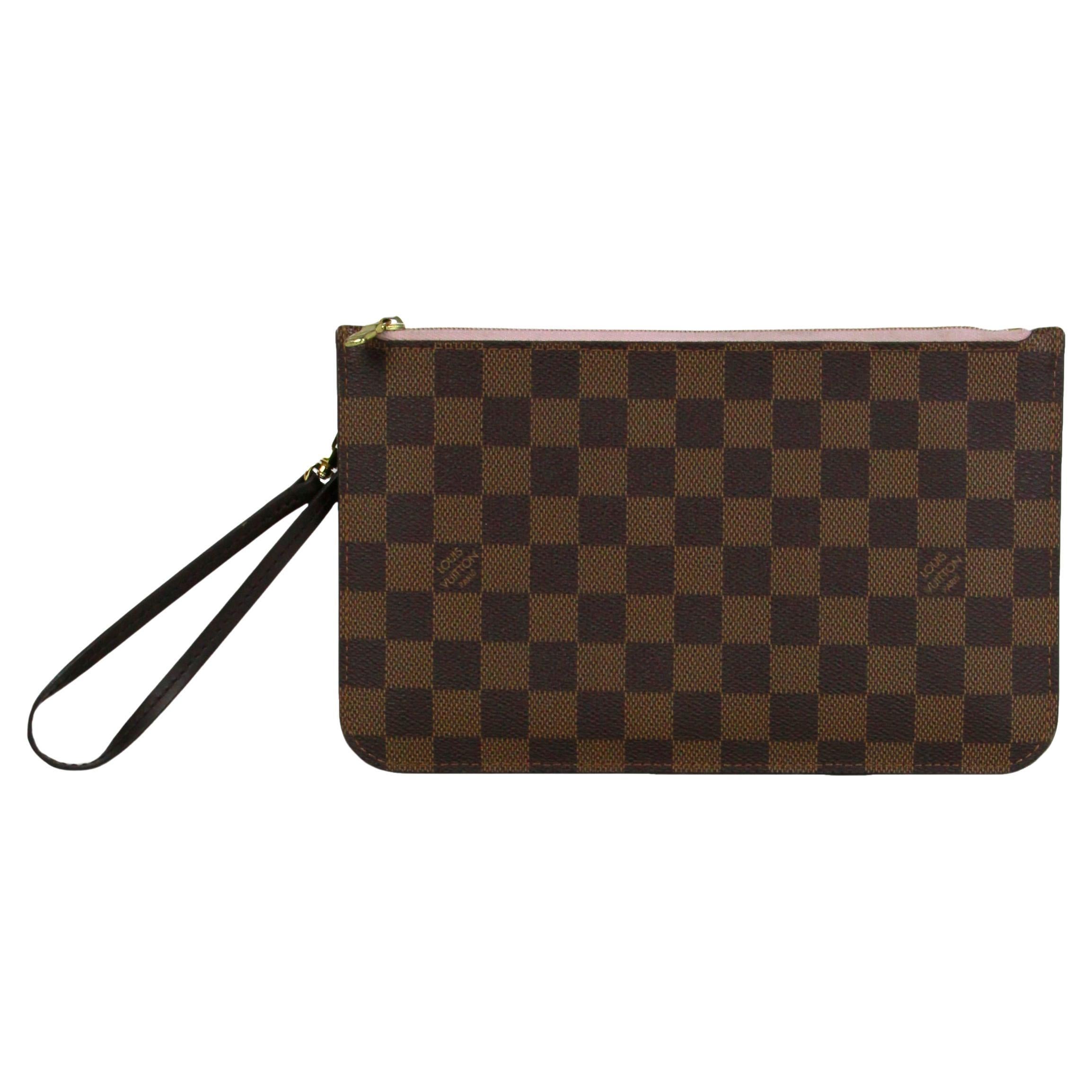 Louis Vuitton Damier Ebene Neverfull Pochette Handgelenkstasche im Angebot