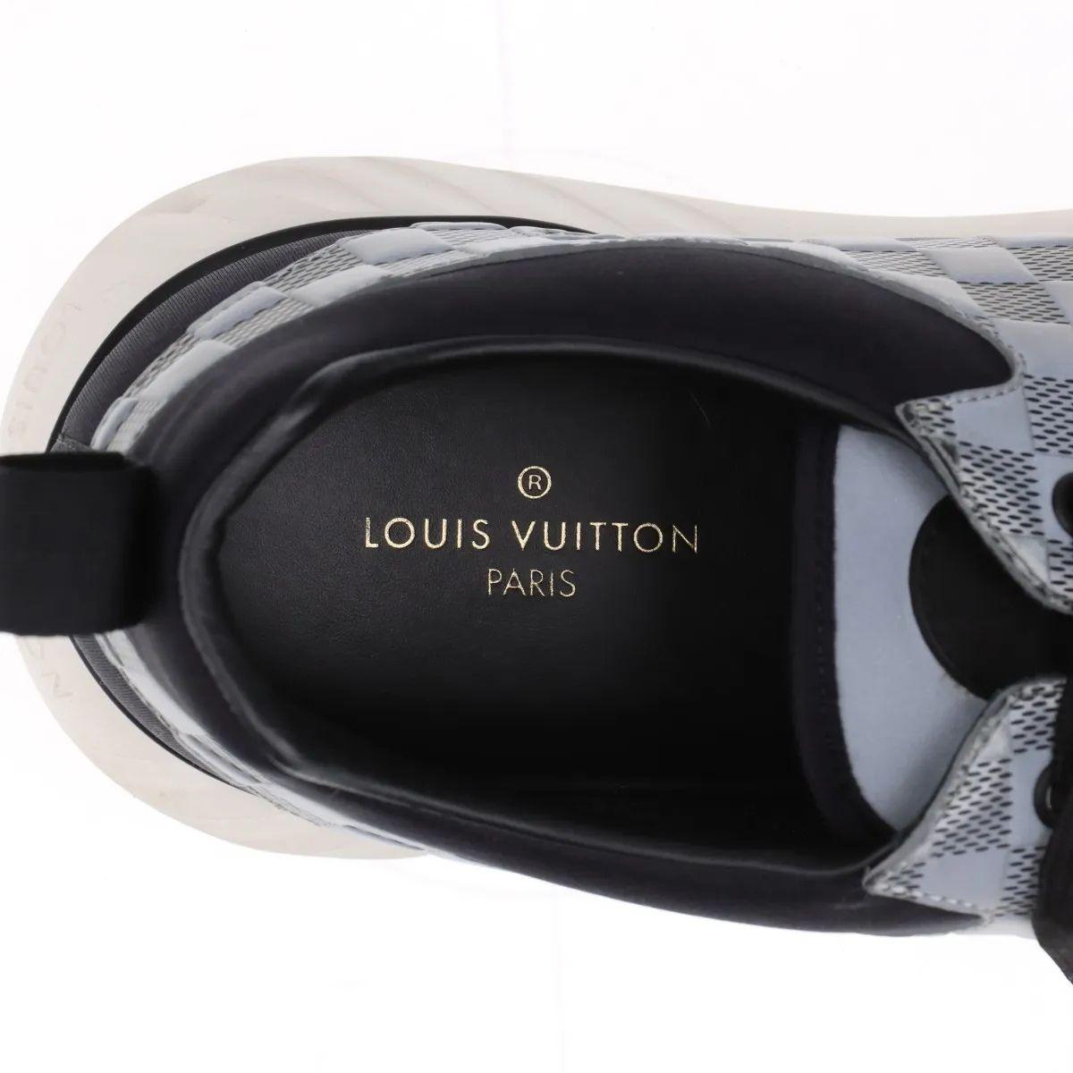 Louis Vuitton Damier Fastlane Leather Sneaker Gray x Black For Sale 5