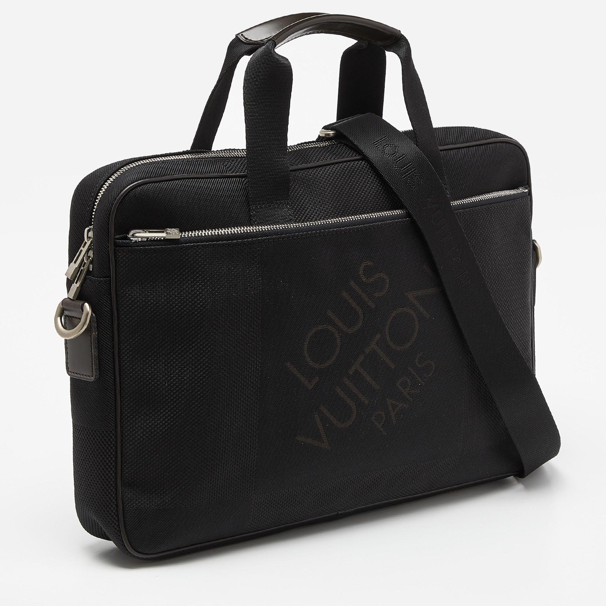 The Louis Vuitton Associe Laptop PM Bag is a sophisticated and functional accessory. Crafted from durable Damier Geant canvas, it features a spacious interior with pockets for efficient organization. The design seamlessly blends luxury and utility,